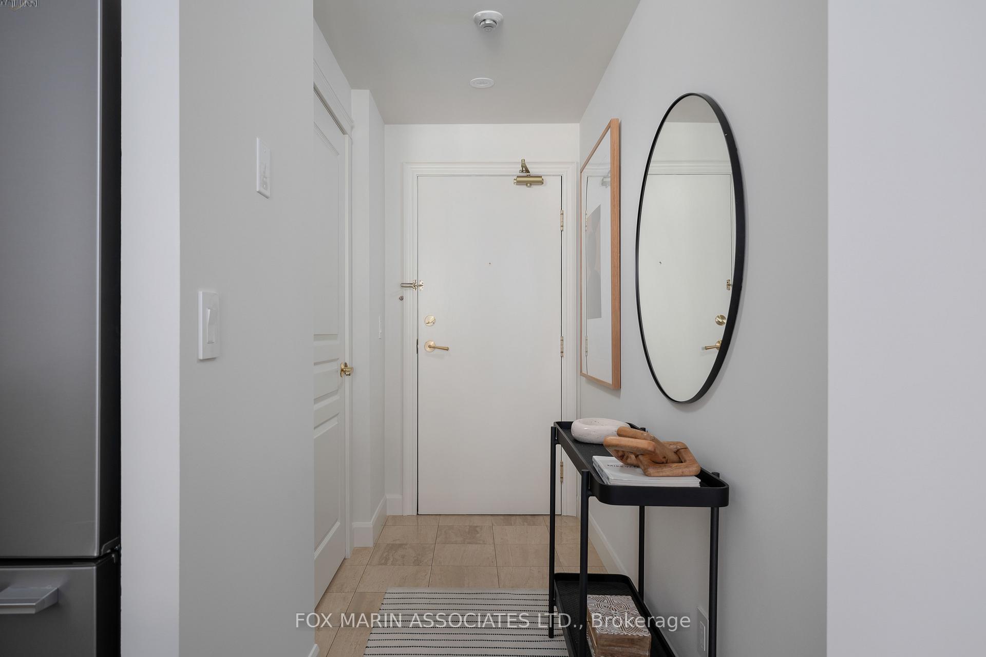 Photo 6 of Unit 701, 1 Deer Park Crescent, Toronto, Yonge-St. Clair — HOMEH