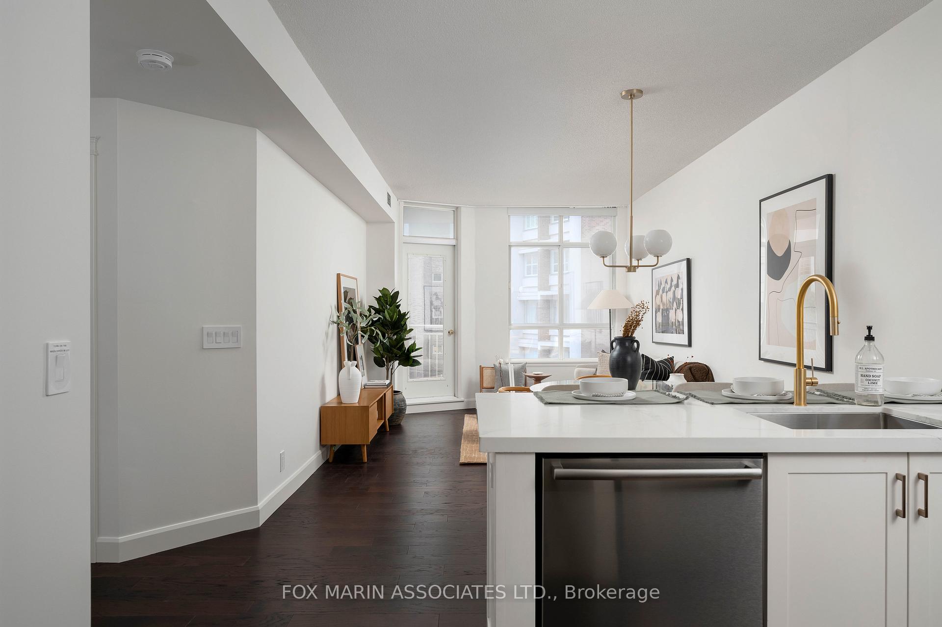 Photo 9 of Unit 701, 1 Deer Park Crescent, Toronto, Yonge-St. Clair — HOMEH