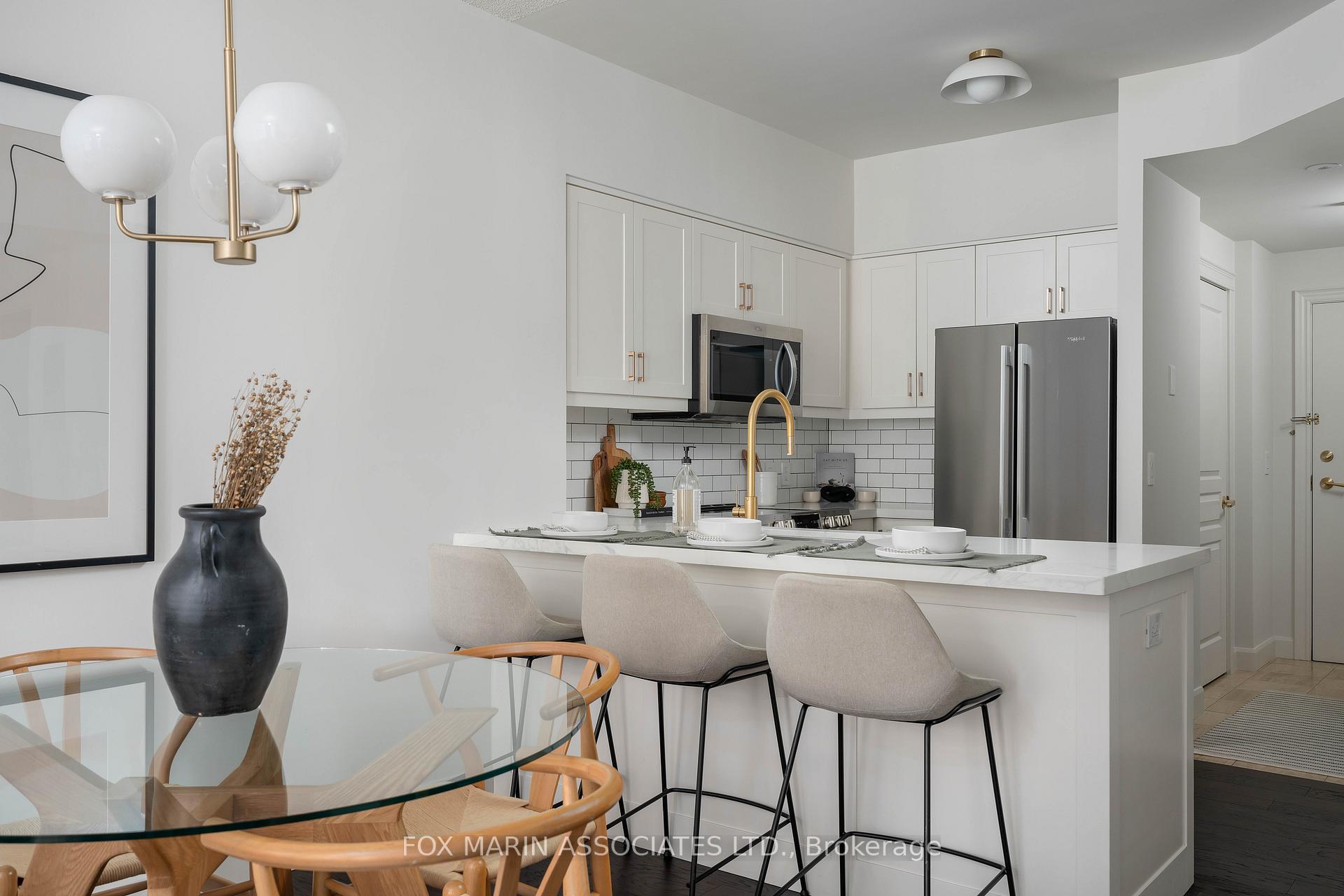 Photo 16 of Unit 701, 1 Deer Park Crescent, Toronto, Yonge-St. Clair — HOMEH