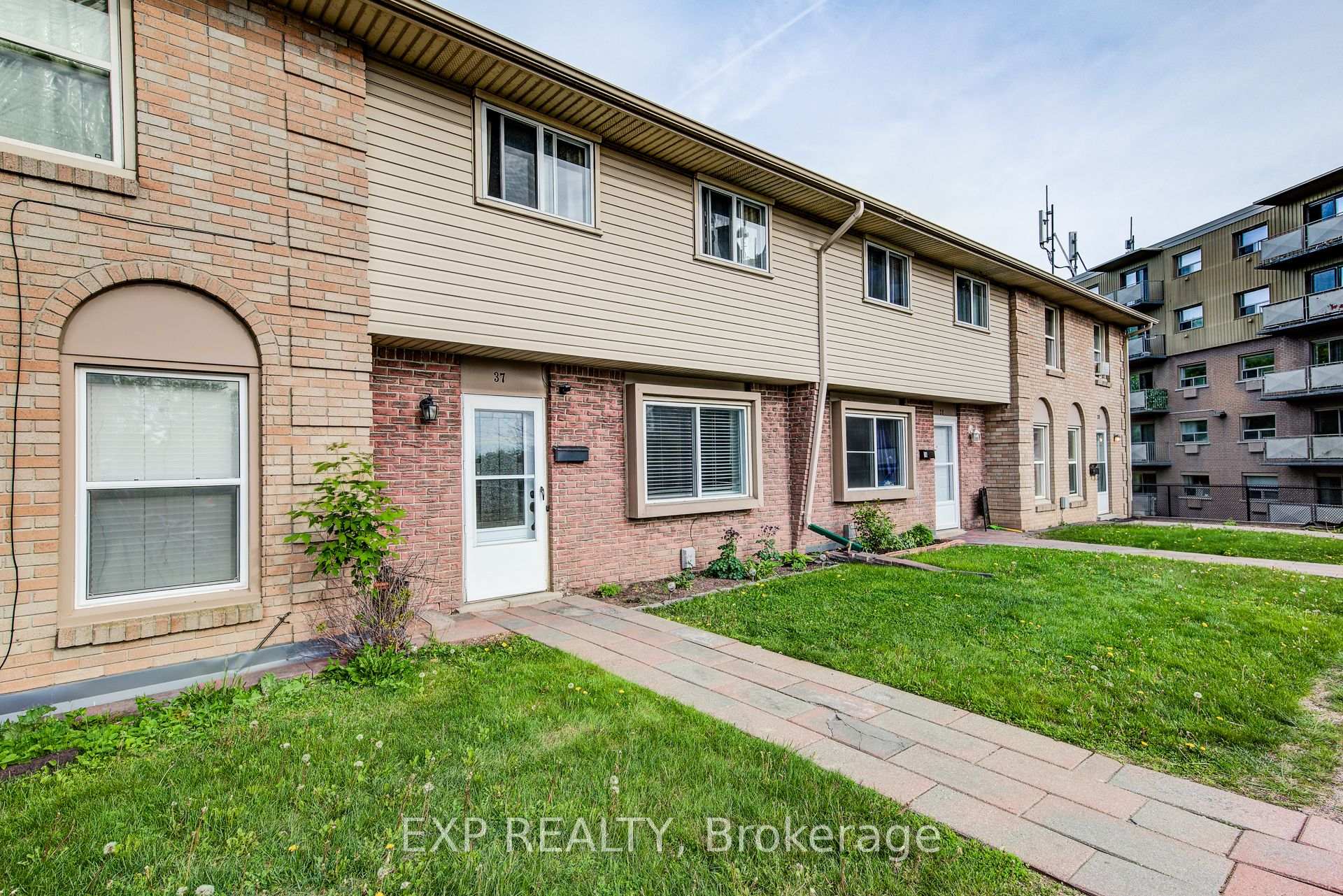 Photo 3 of Unit 37, 293 Fairway Road N, Kitchener — HOMEH