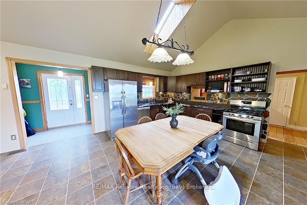 Photo 13 of 37980 Dashwood Road, Bluewater, Hay — HOMEH