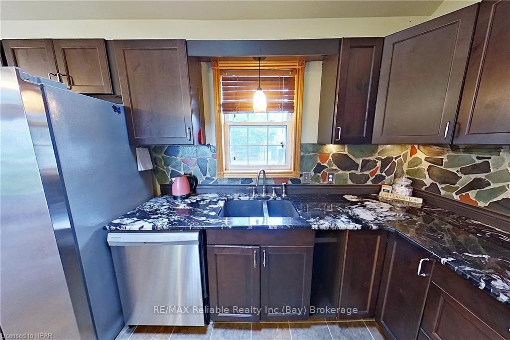 Photo 16 of 37980 Dashwood Road, Bluewater, Hay — HOMEH