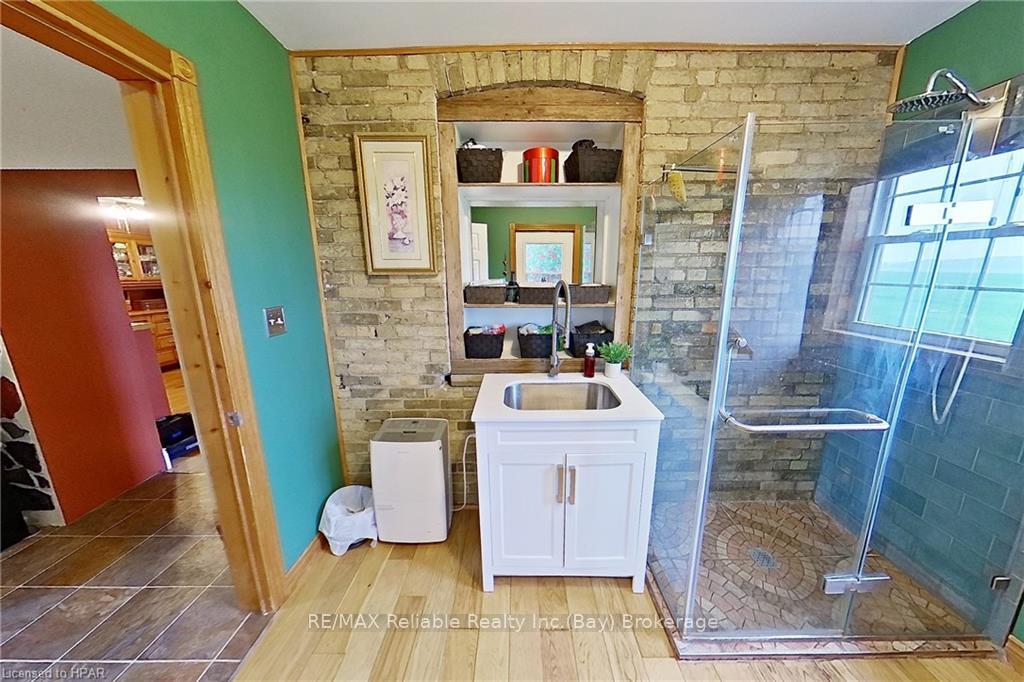 Photo 17 of 37980 Dashwood Road, Bluewater, Hay — HOMEH