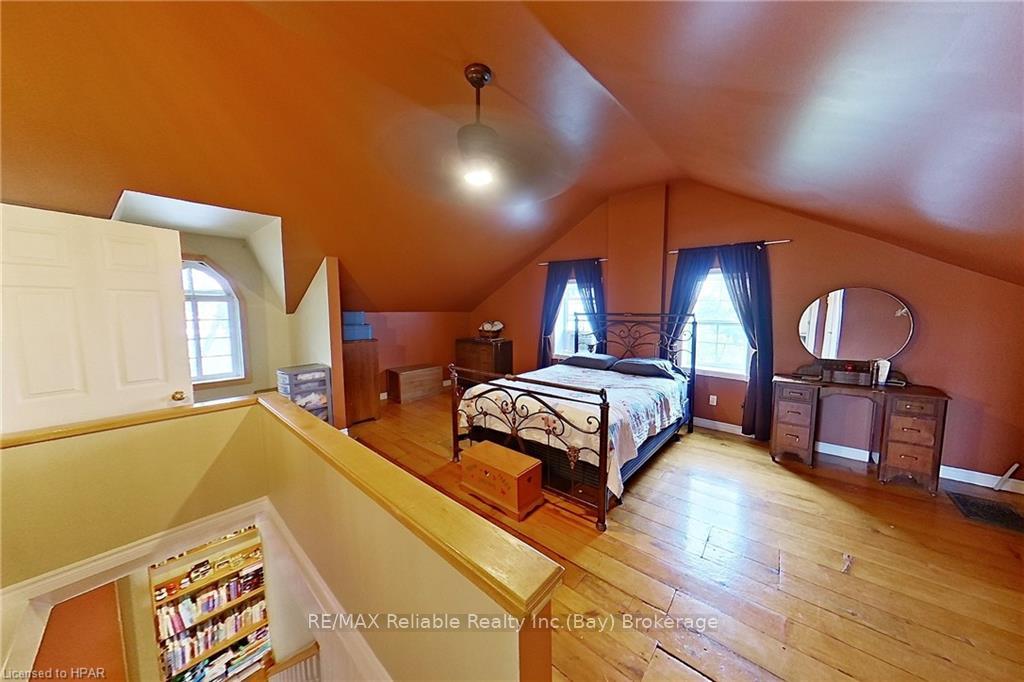 Photo 24 of 37980 Dashwood Road, Bluewater, Hay — HOMEH