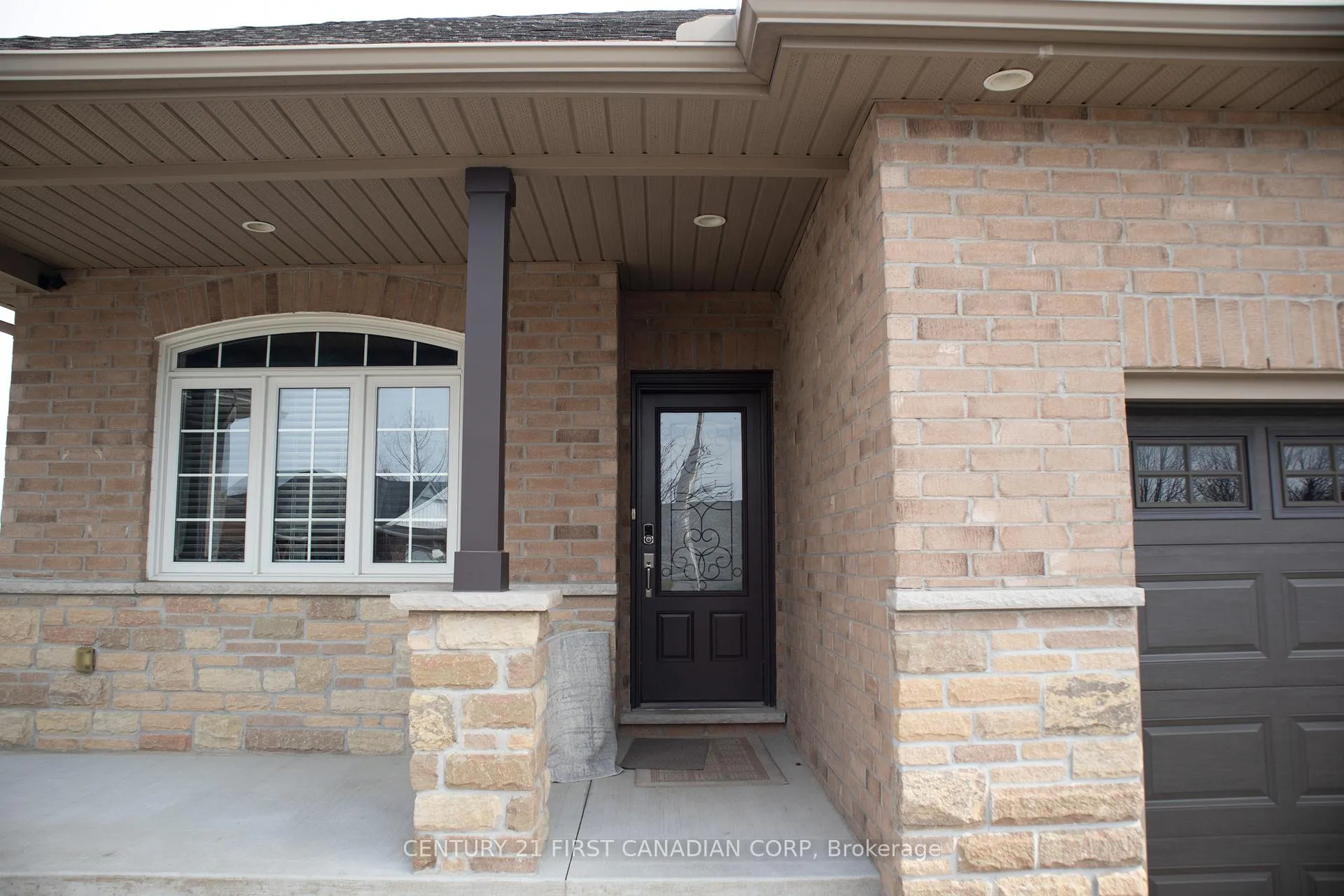 Photo 2 of 29 Hedges Court, St. Thomas — HOMEH