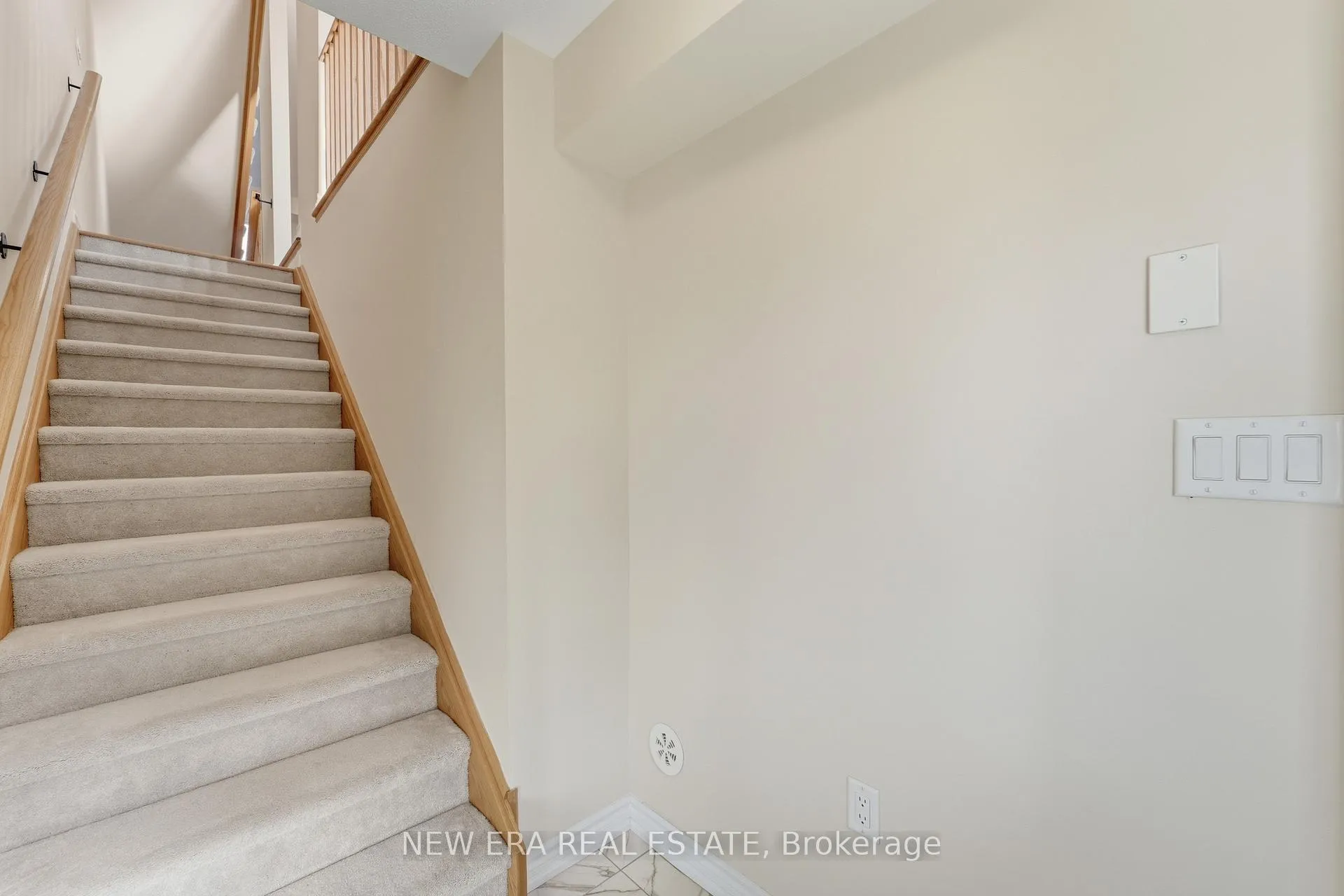 Photo 9 of 6 Malone Lane, Clarington, Courtice — HOMEH