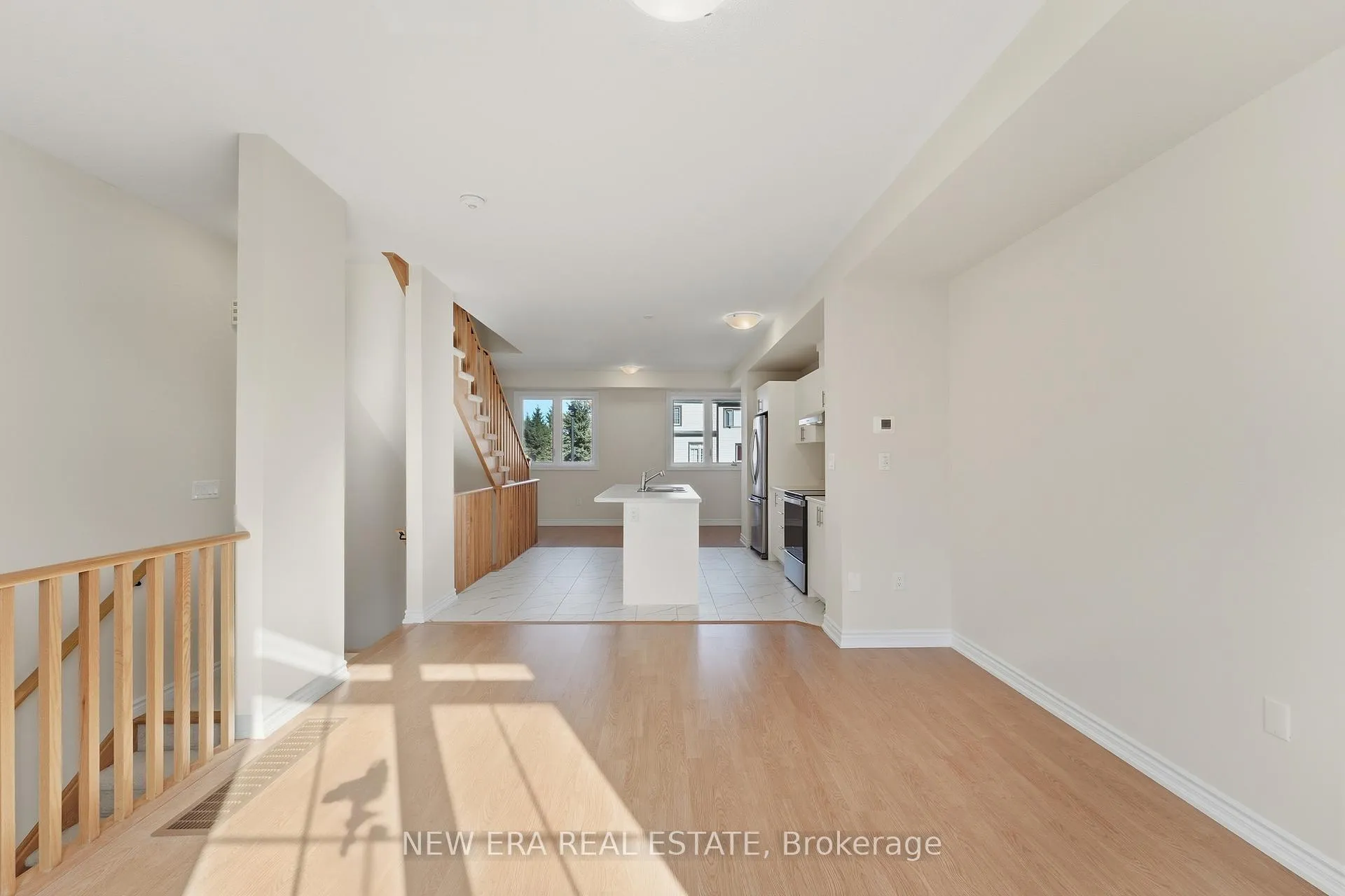 Photo 11 of 6 Malone Lane, Clarington, Courtice — HOMEH