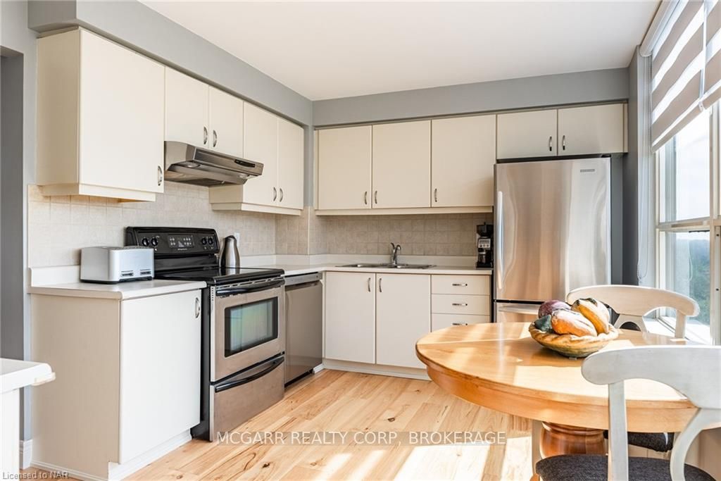 Photo 14 of Unit 908, 3 Towering Heights Boulevard, St. Catharines, Glendale/Glenridge — HOMEH