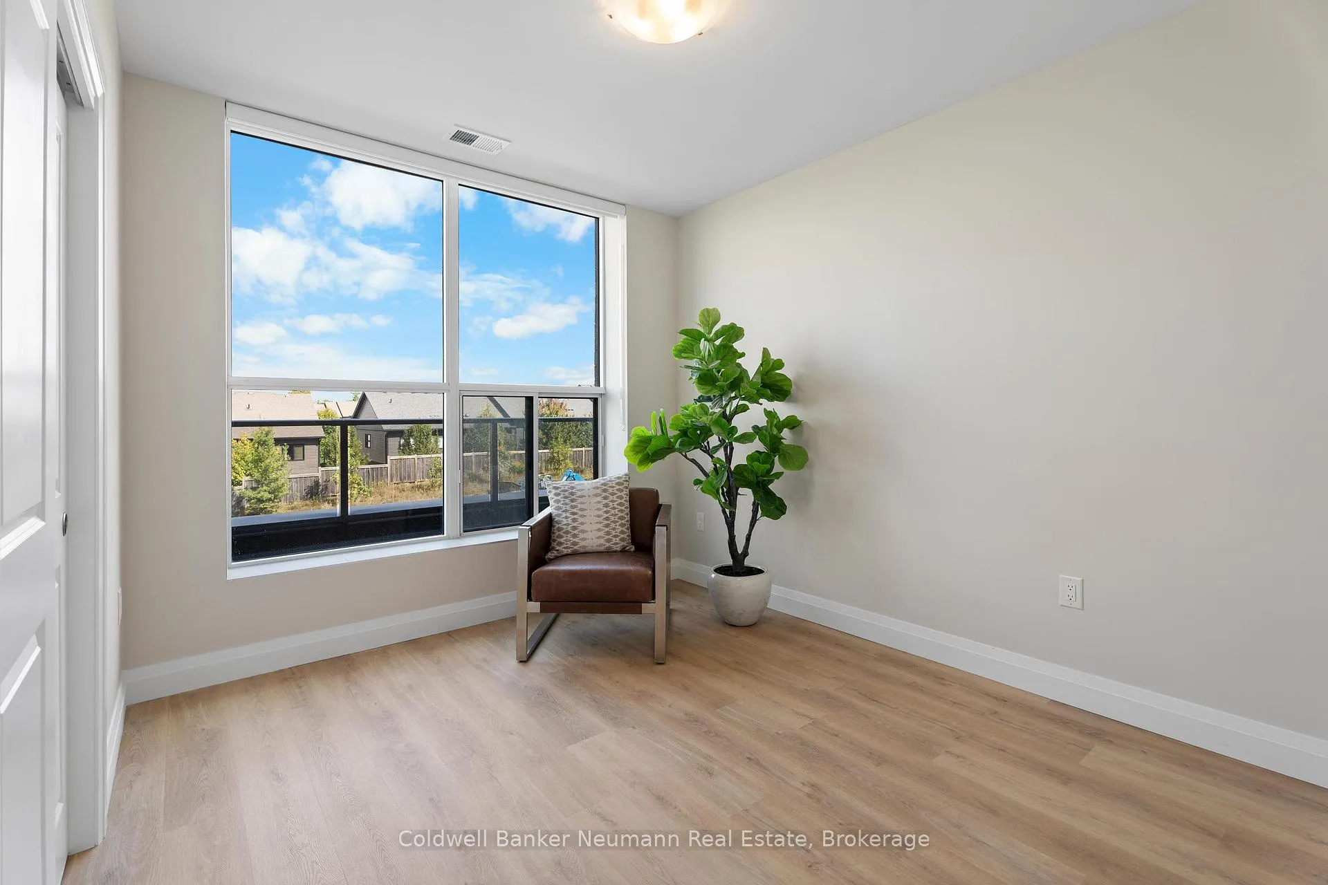Photo 11 of Unit 209, 1882 Gordon Street, Guelph, Pineridge/Westminster Woods — HOMEH