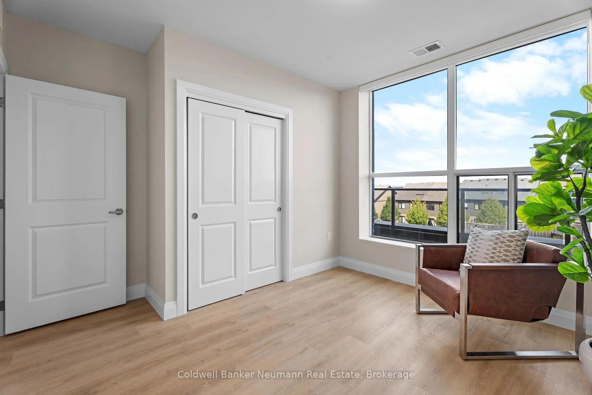Photo 12 of Unit 209, 1882 Gordon Street, Guelph, Pineridge/Westminster Woods — HOMEH