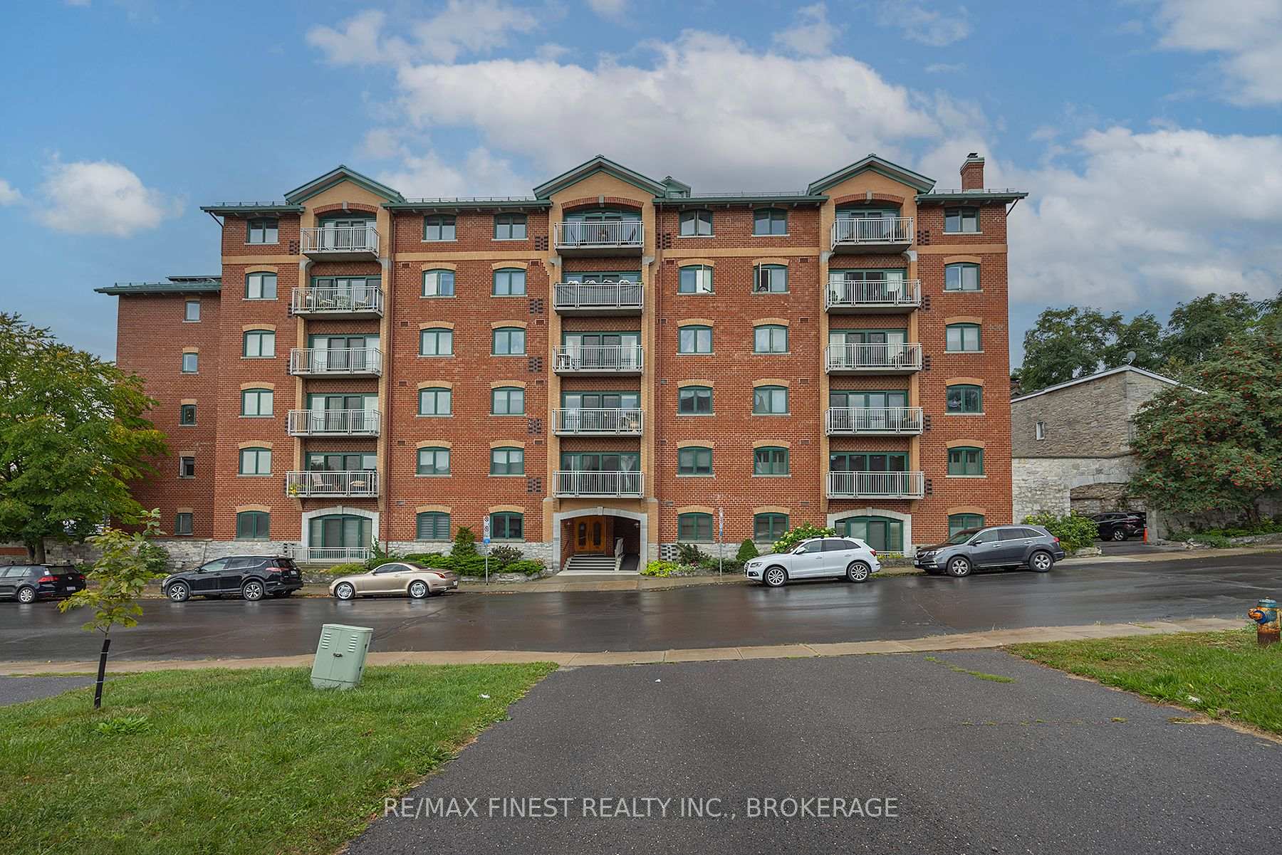 Front of Unit 605, 2 Bay Street