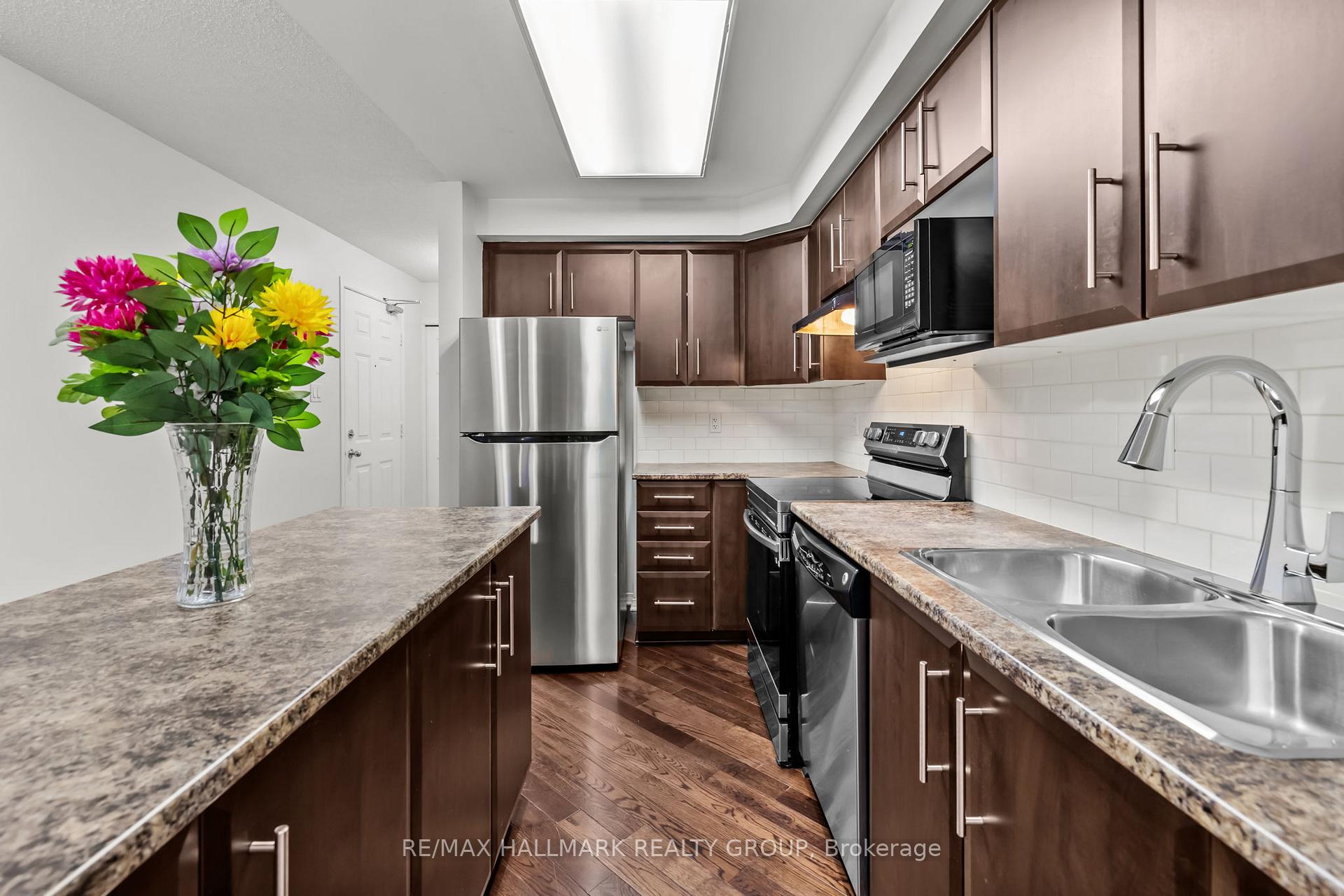 Photo 6 of 235 Keltie Private, Ottawa, Barrhaven - Longfields — HOMEH