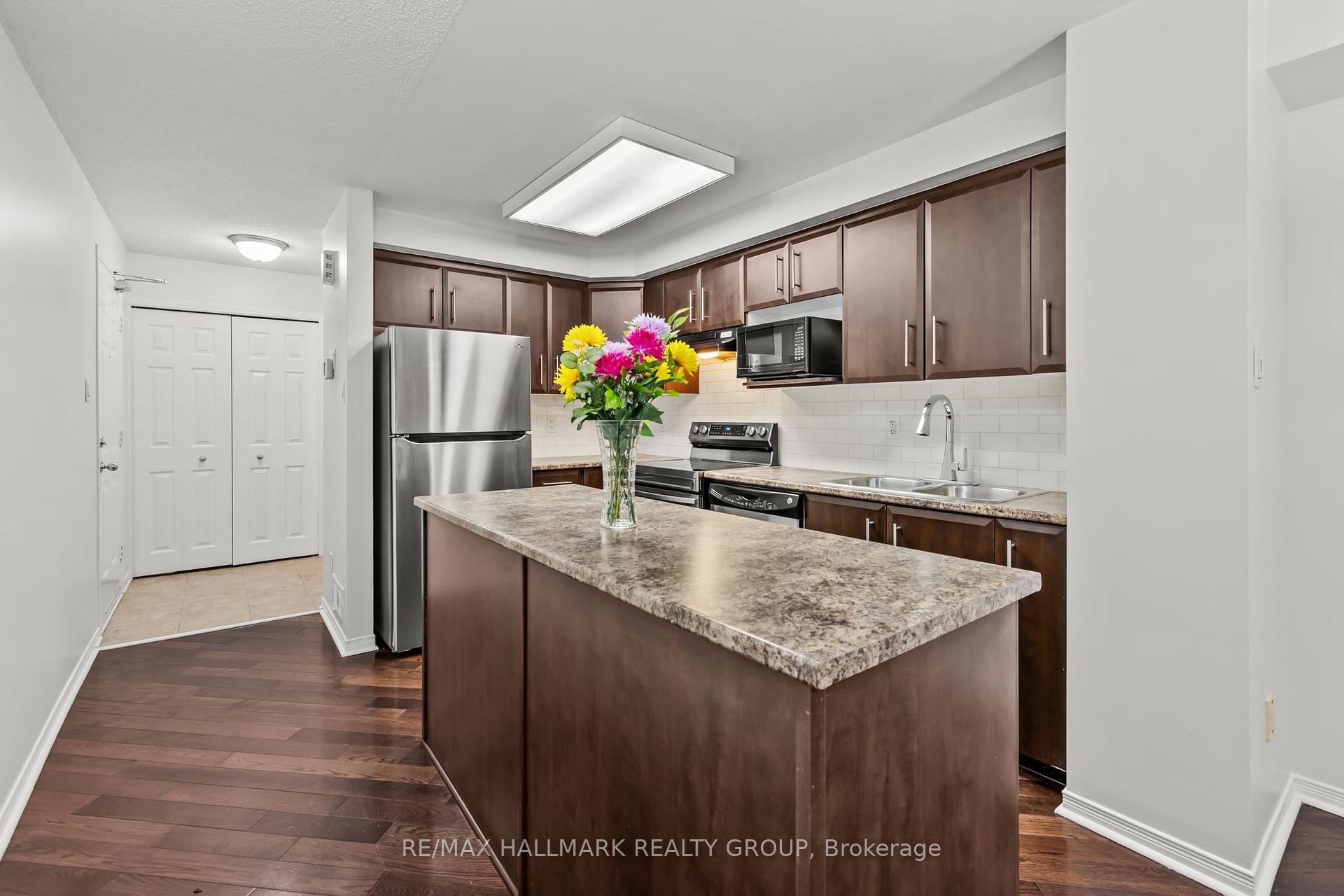 Photo 7 of 235 Keltie Private, Ottawa, Barrhaven - Longfields — HOMEH