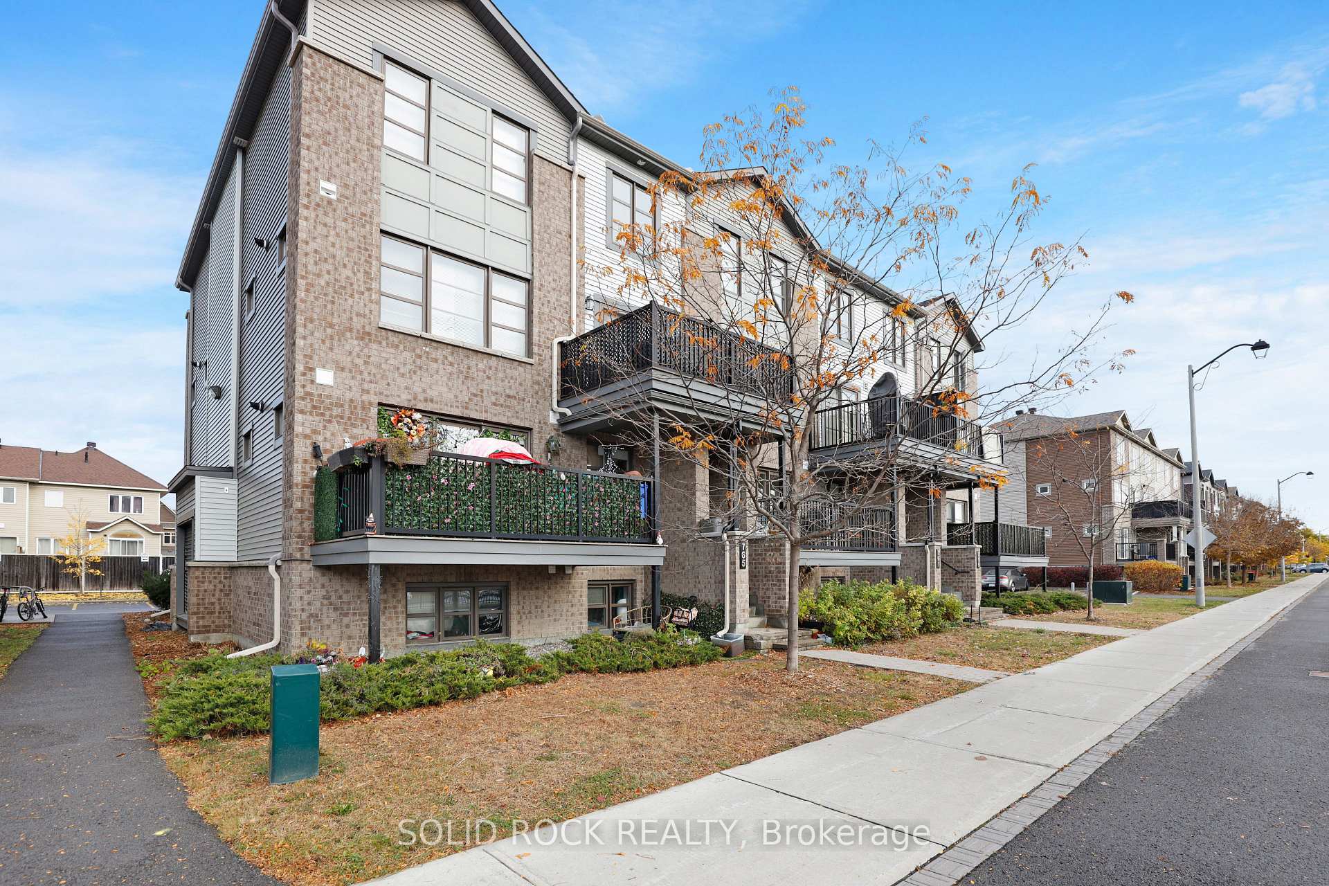Photo 4 of 761 Chapman Mills Drive, Ottawa, Barrhaven - Strandherd — HOMEH