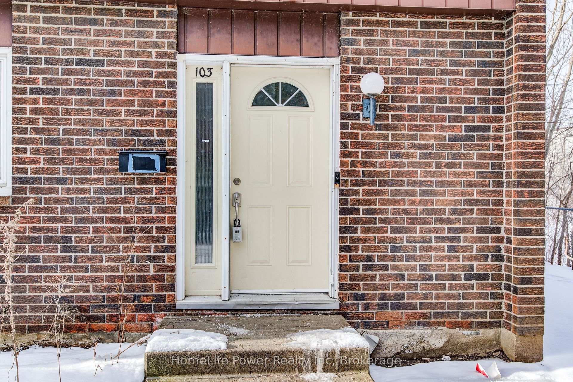 Photo 9 of Unit 103, 121 University Avenue E, Waterloo, Downtown Waterloo — HOMEH