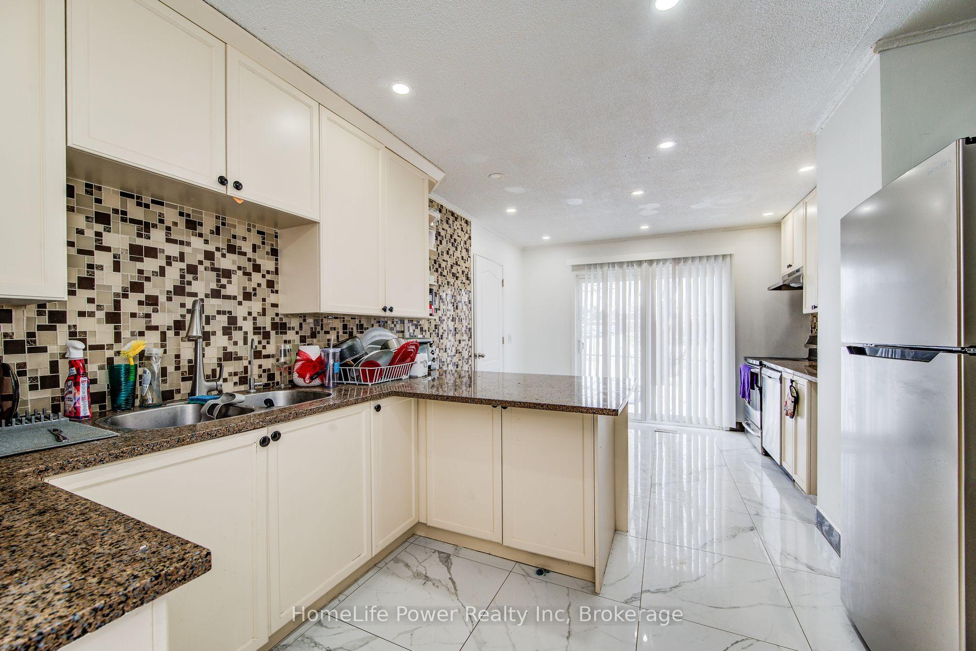 Photo 15 of Unit 103, 121 University Avenue E, Waterloo, Downtown Waterloo — HOMEH