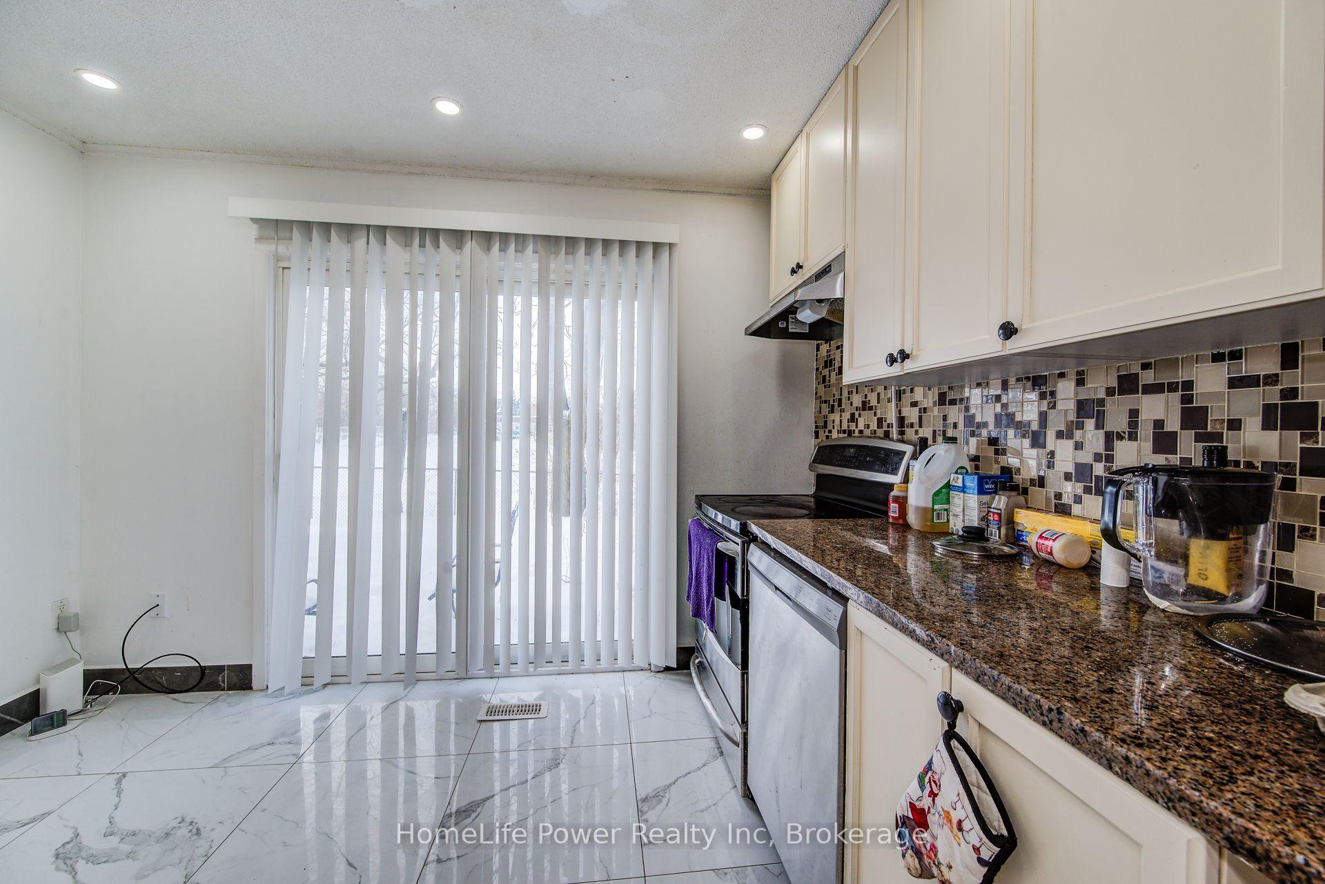Photo 18 of Unit 103, 121 University Avenue E, Waterloo, Downtown Waterloo — HOMEH