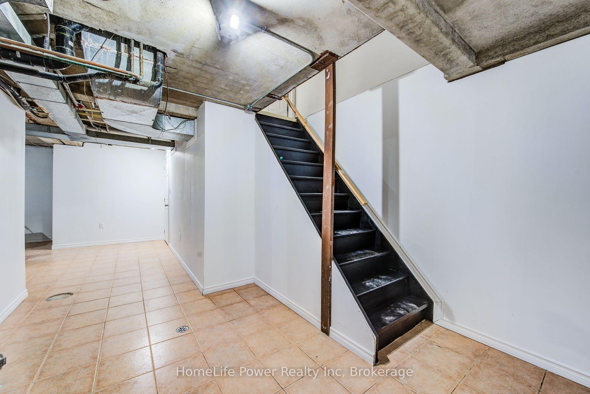 Photo 30 of Unit 103, 121 University Avenue E, Waterloo, Downtown Waterloo — HOMEH