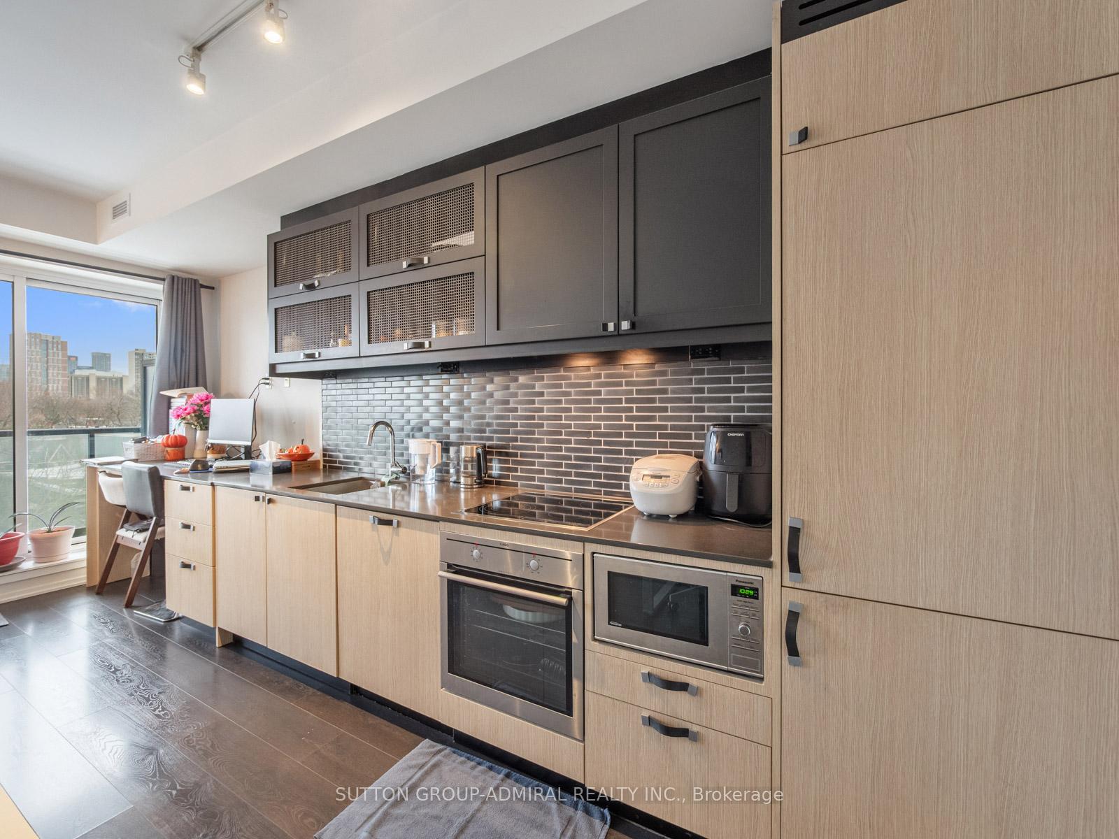 Photo 4 of Unit 406, 783 Bathurst Street, Toronto, The Annex — HOMEH