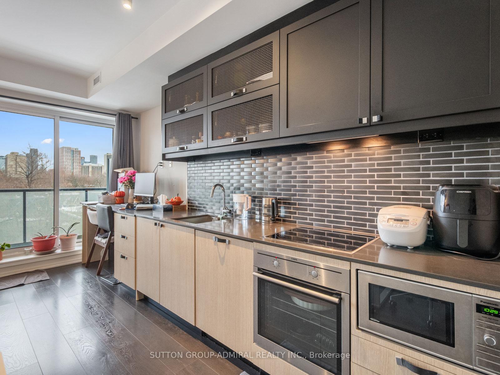 Photo 5 of Unit 406, 783 Bathurst Street, Toronto, The Annex — HOMEH