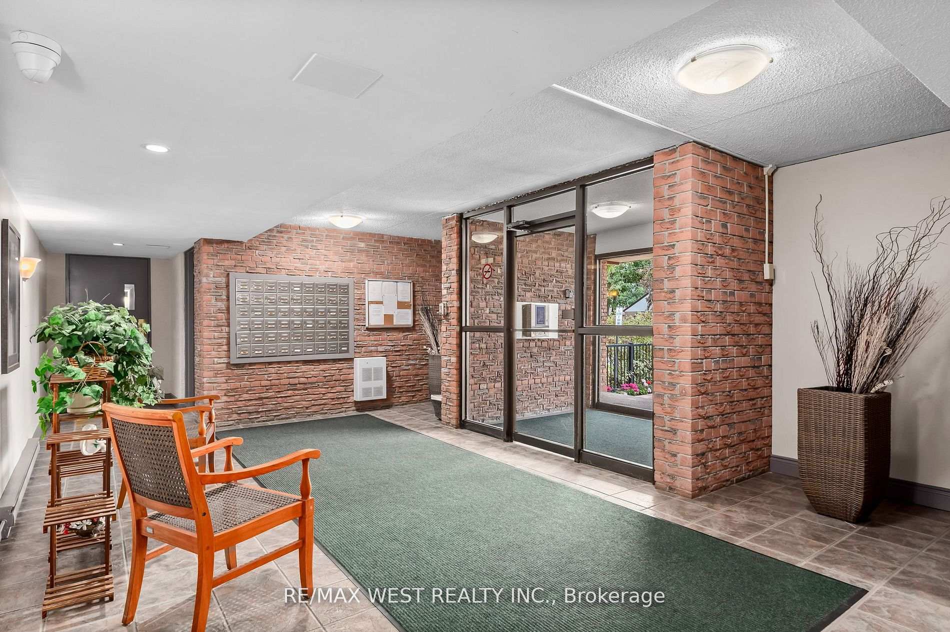 Photo 6 of Unit 226, 580 Mary Street E, Whitby, Downtown Whitby — HOMEH