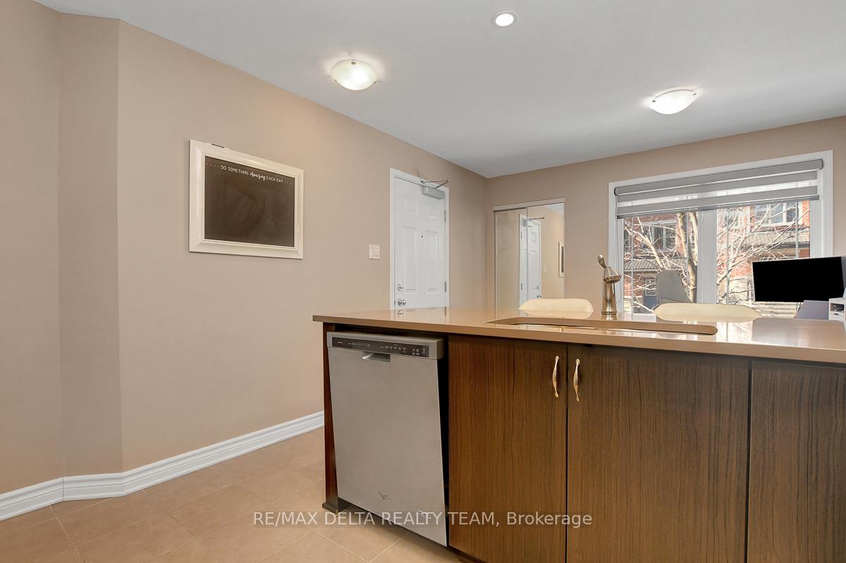 Photo 10 of Unit 1, 436 Leboutillier Avenue, Ottawa, Carson Meadows — HOMEH