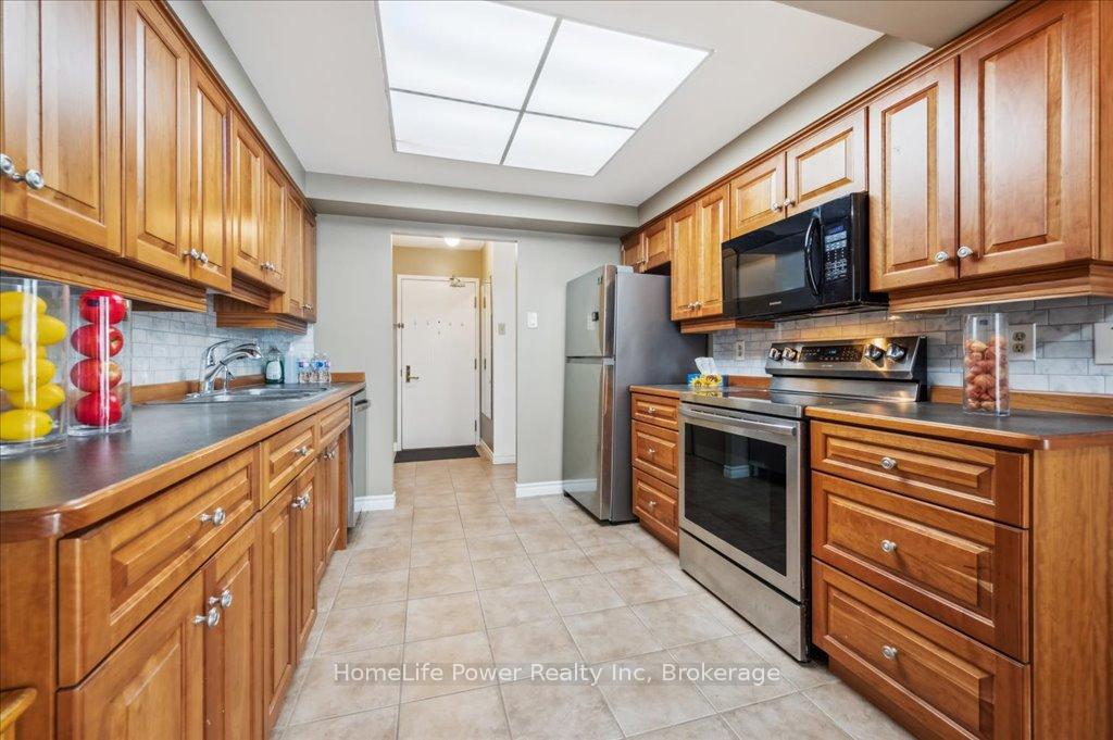 Photo 18 of Unit 809, 265 Westcourt Place, Waterloo — HOMEH