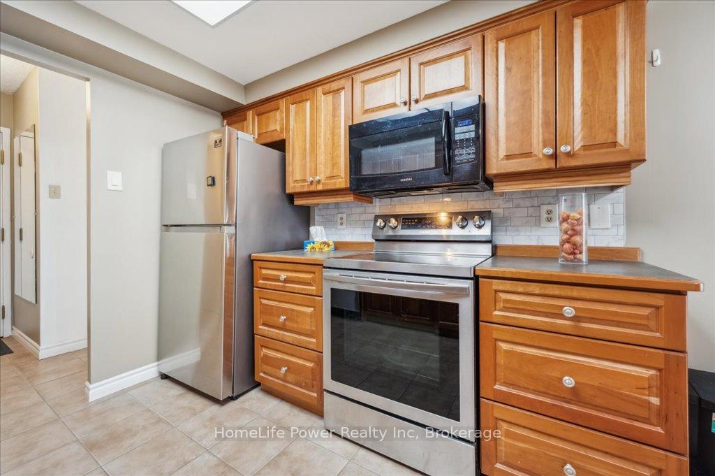 Photo 19 of Unit 809, 265 Westcourt Place, Waterloo — HOMEH