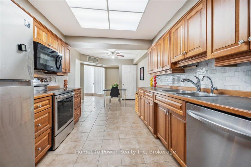 Photo 20 of Unit 809, 265 Westcourt Place, Waterloo — HOMEH
