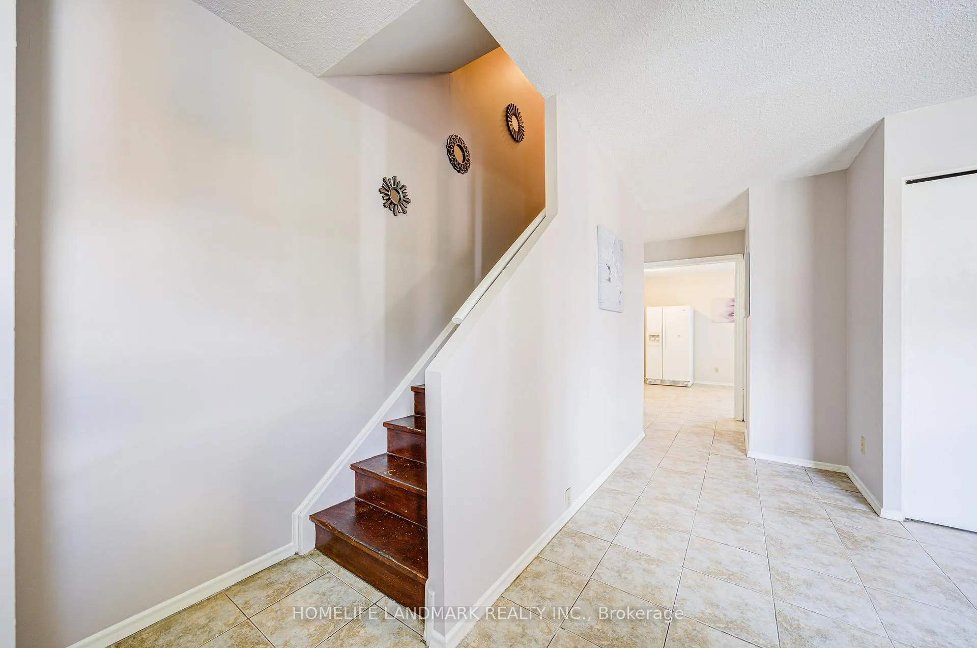 Photo 2 of Unit 2, 401 Keats Way, Waterloo — HOMEH
