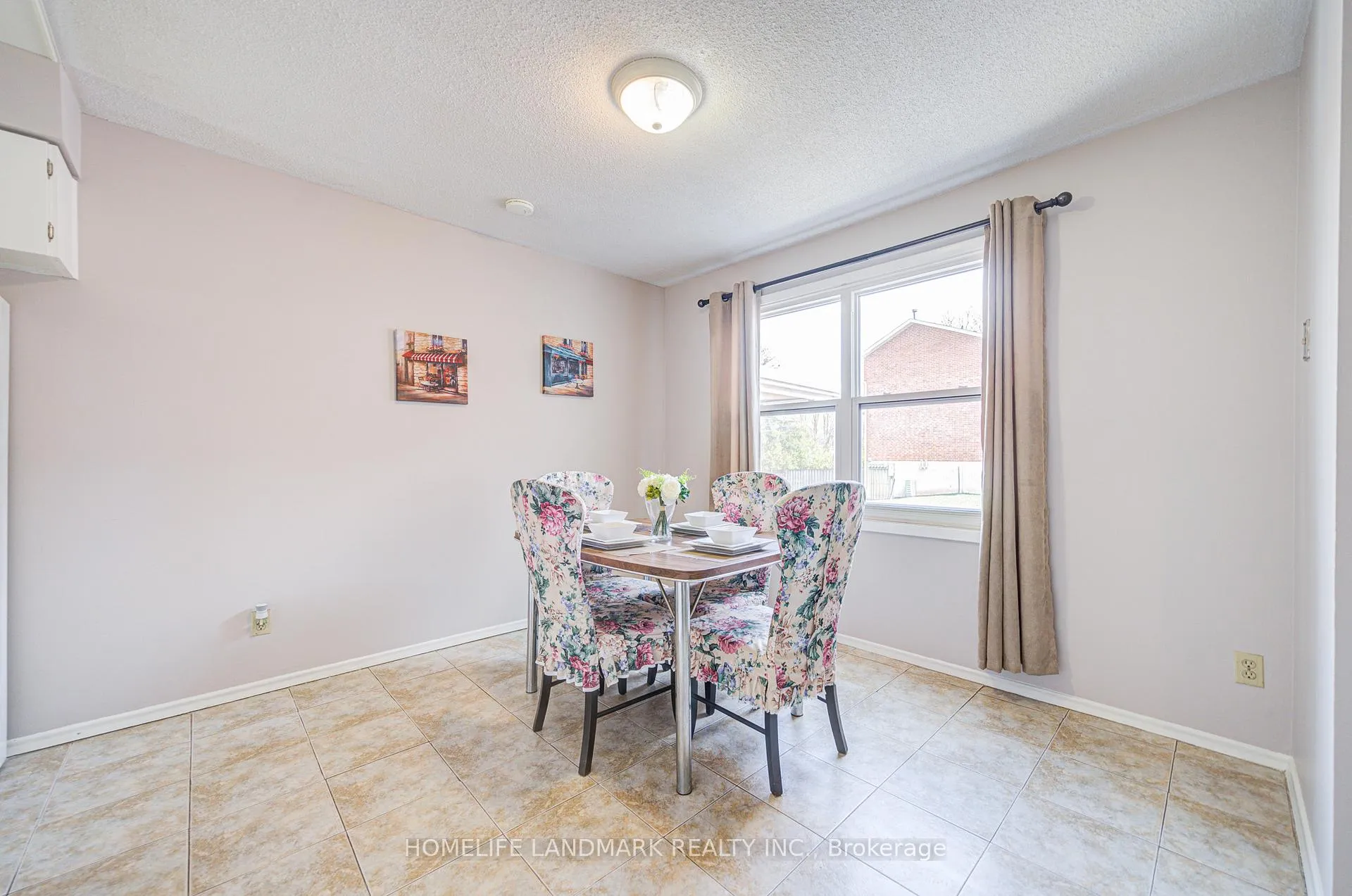 Photo 4 of Unit 2, 401 Keats Way, Waterloo — HOMEH