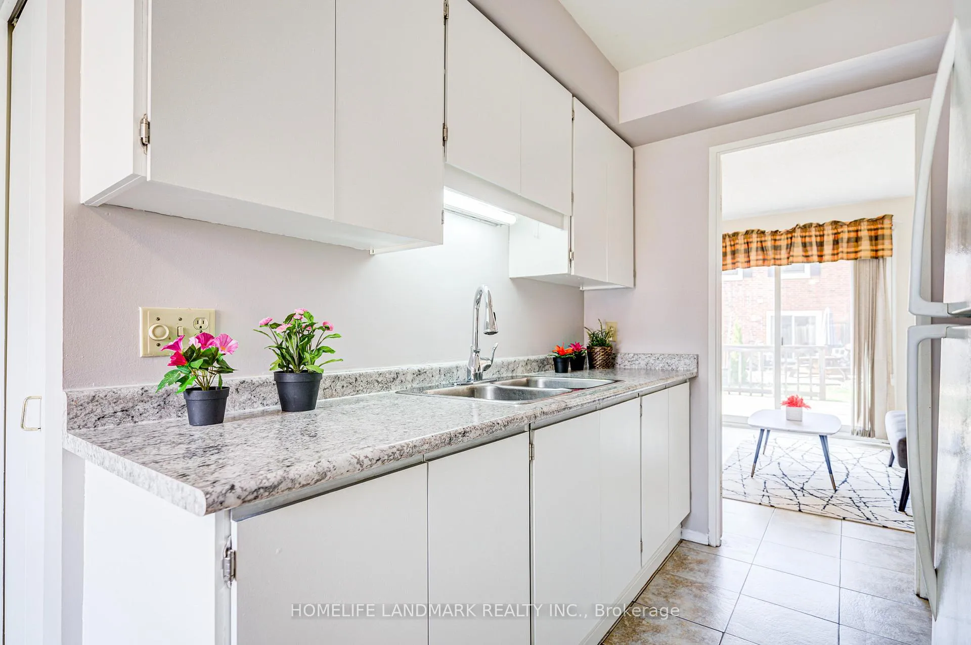 Photo 11 of Unit 2, 401 Keats Way, Waterloo — HOMEH