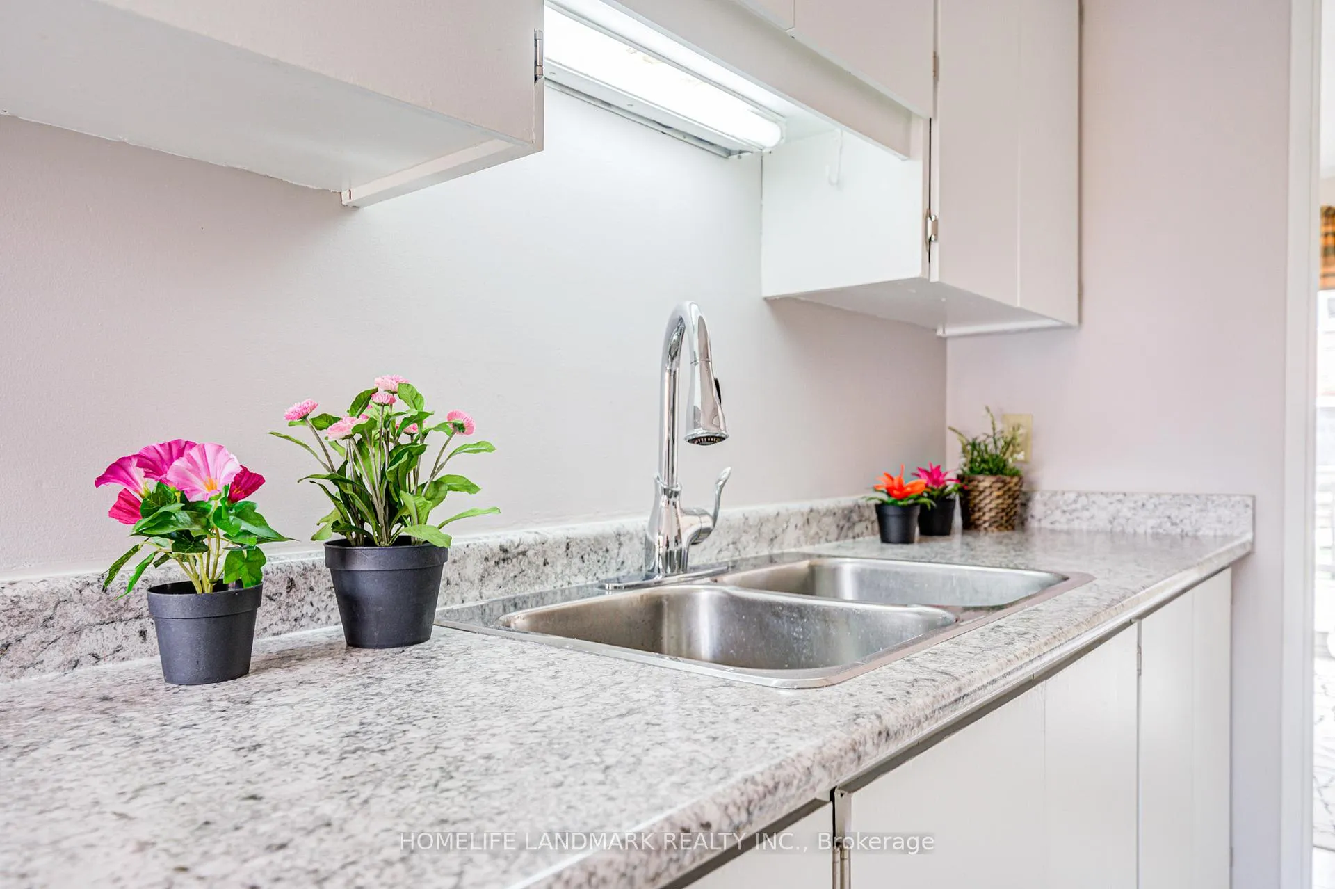 Photo 12 of Unit 2, 401 Keats Way, Waterloo — HOMEH