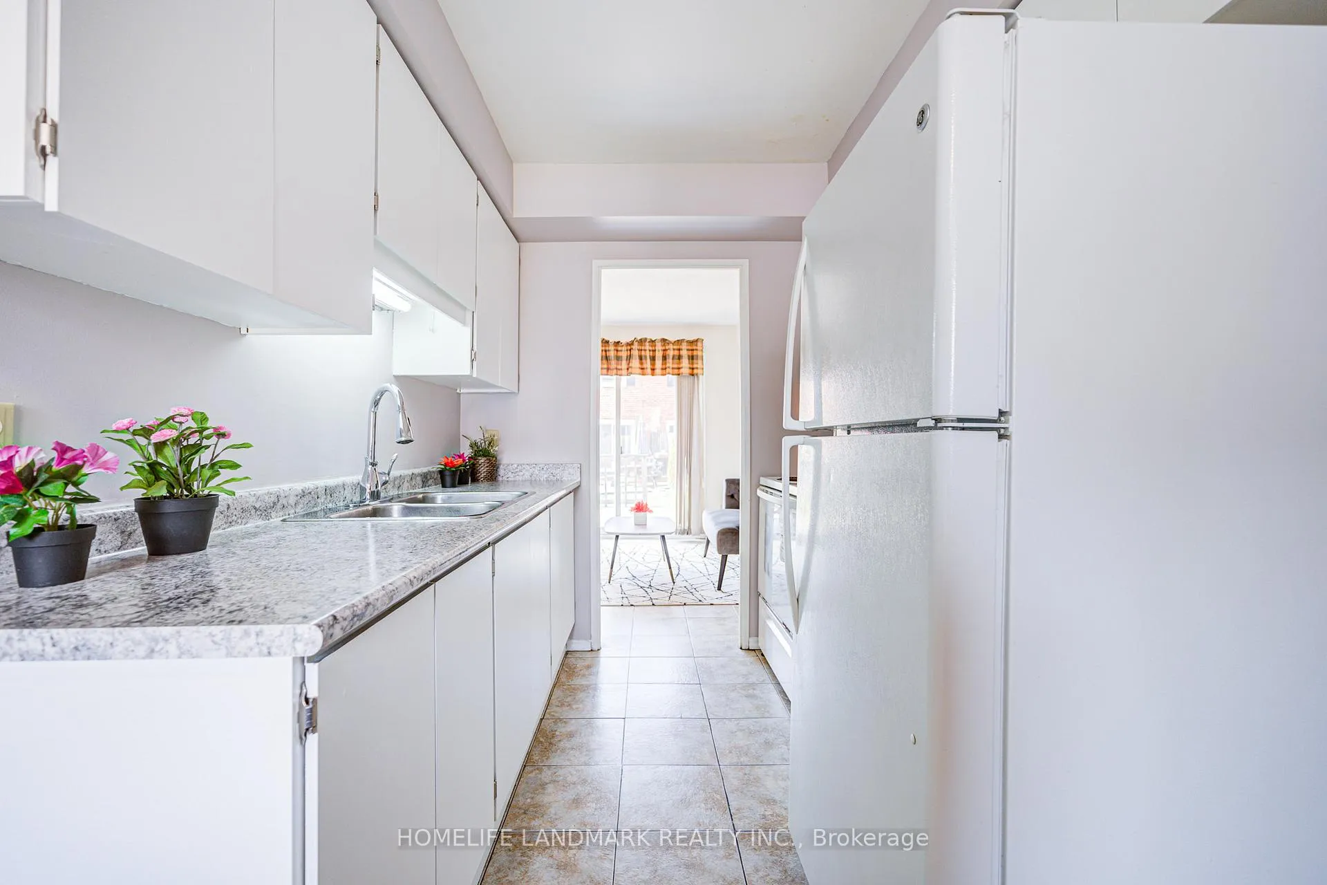 Photo 13 of Unit 2, 401 Keats Way, Waterloo — HOMEH