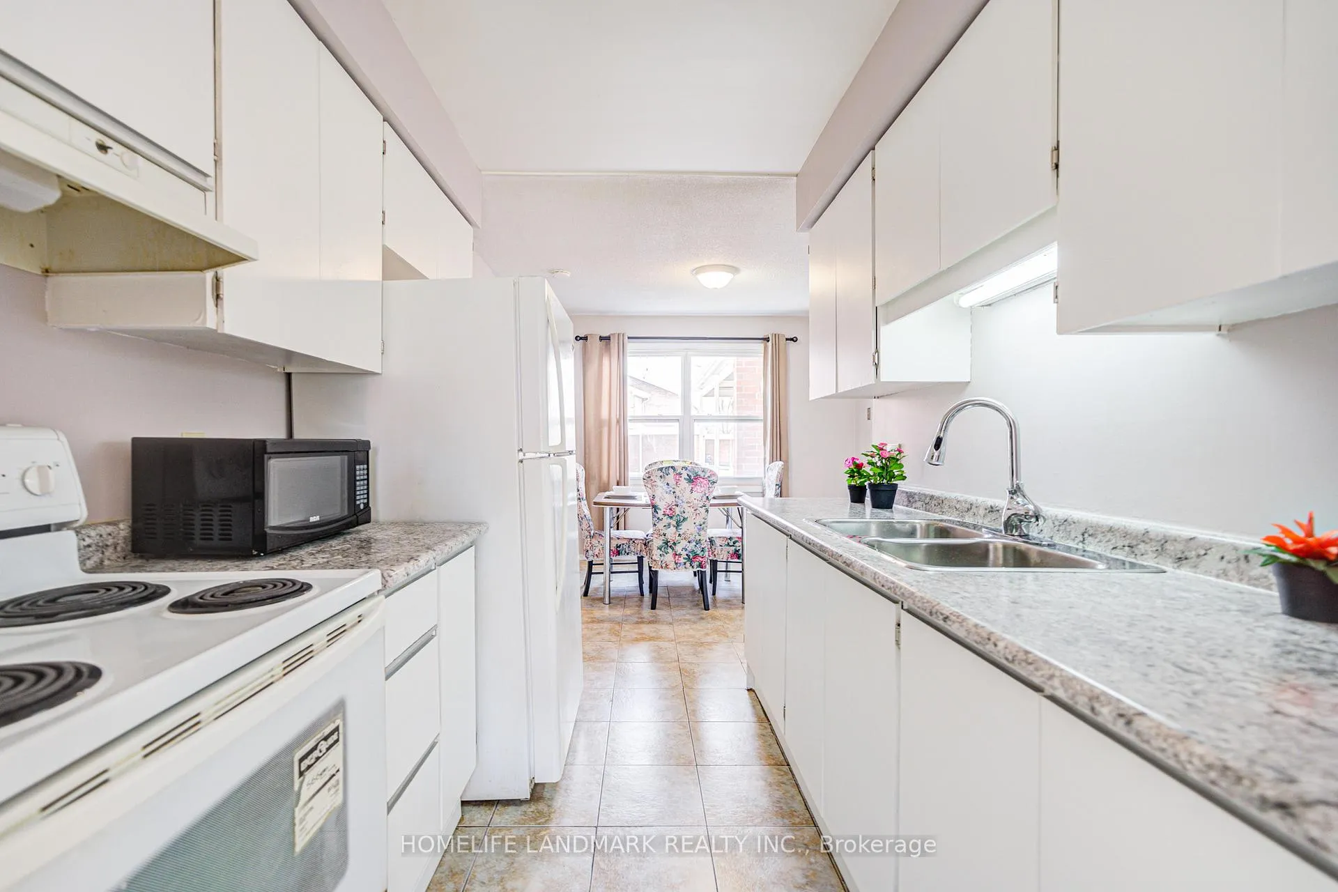 Photo 16 of Unit 2, 401 Keats Way, Waterloo — HOMEH