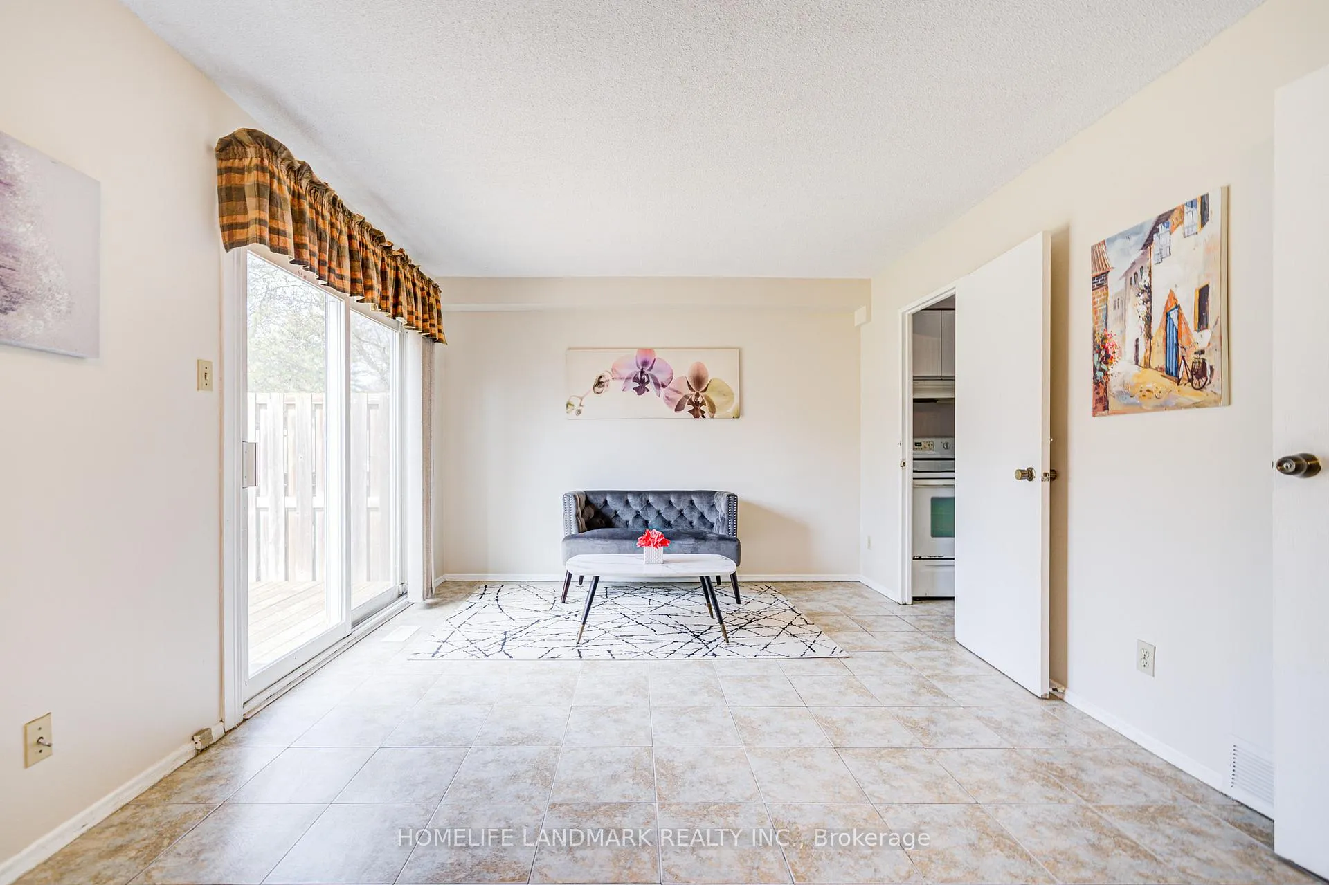 Photo 18 of Unit 2, 401 Keats Way, Waterloo — HOMEH