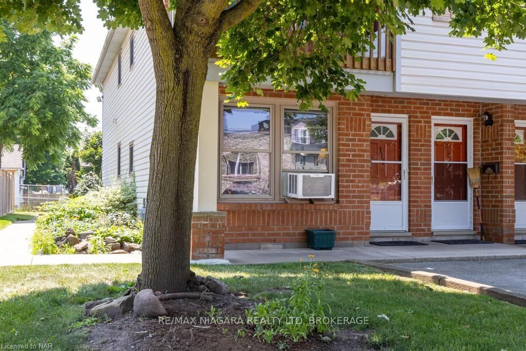 Photo 2 of Unit 110, 2 Walnut Street, St. Catharines, Oakdale — HOMEH