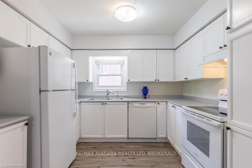 Photo 6 of Unit 110, 2 Walnut Street, St. Catharines, Oakdale — HOMEH