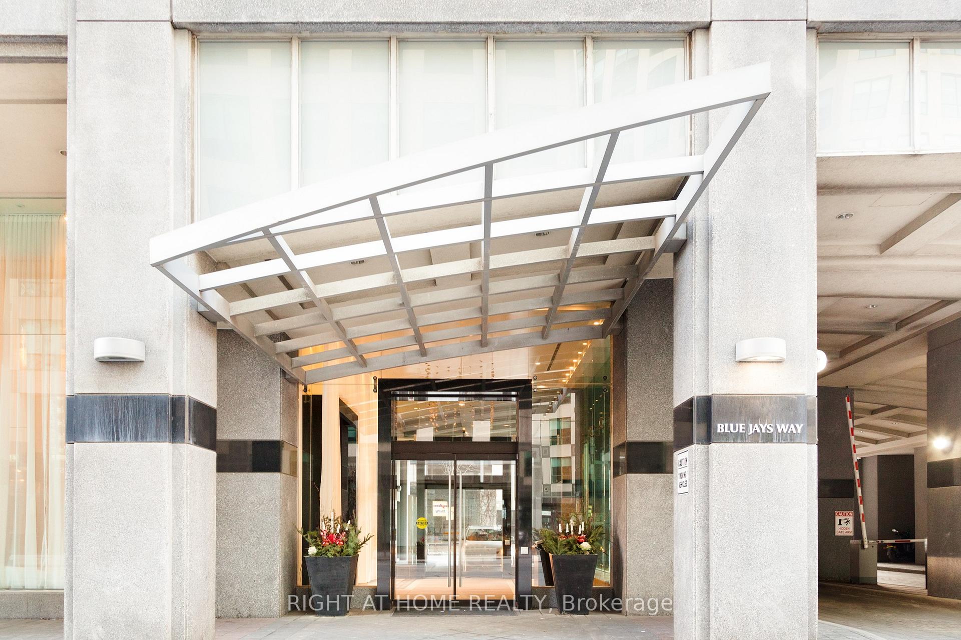 Photo 1 of Unit 319, 20 Blue Jays Way, Toronto, Waterfront Communities — HOMEH