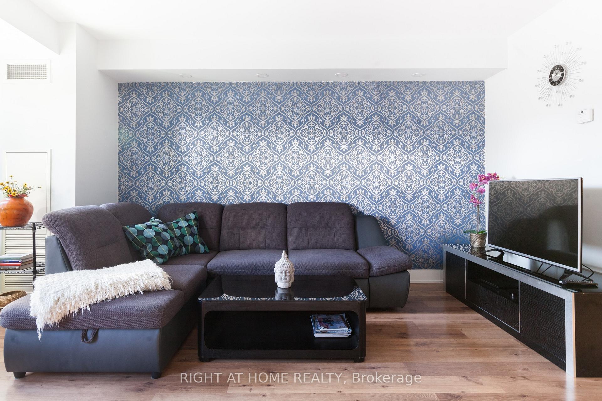 Photo 2 of Unit 319, 20 Blue Jays Way, Toronto, Waterfront Communities — HOMEH