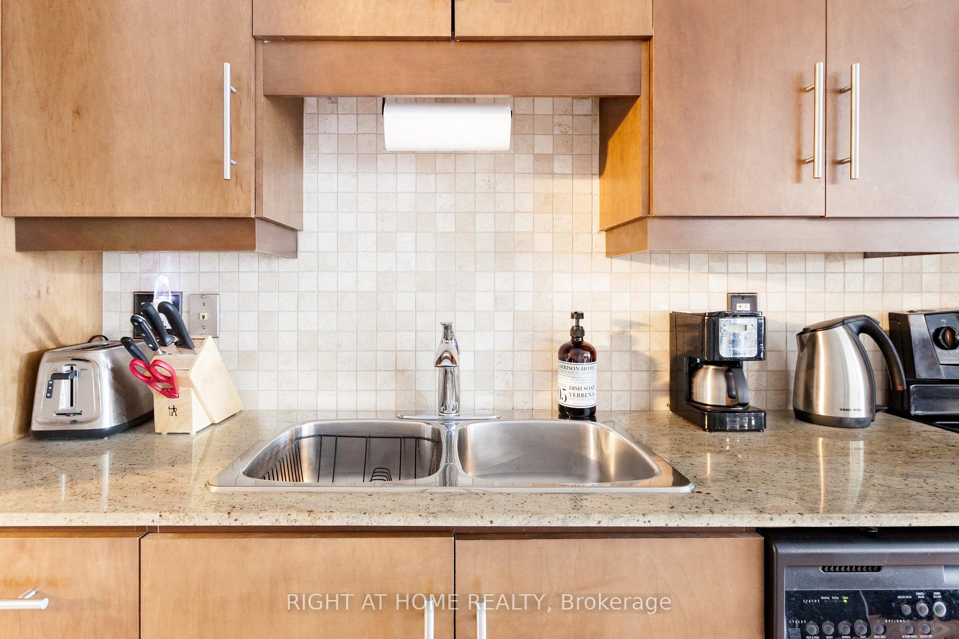 Photo 5 of Unit 319, 20 Blue Jays Way, Toronto, Waterfront Communities — HOMEH