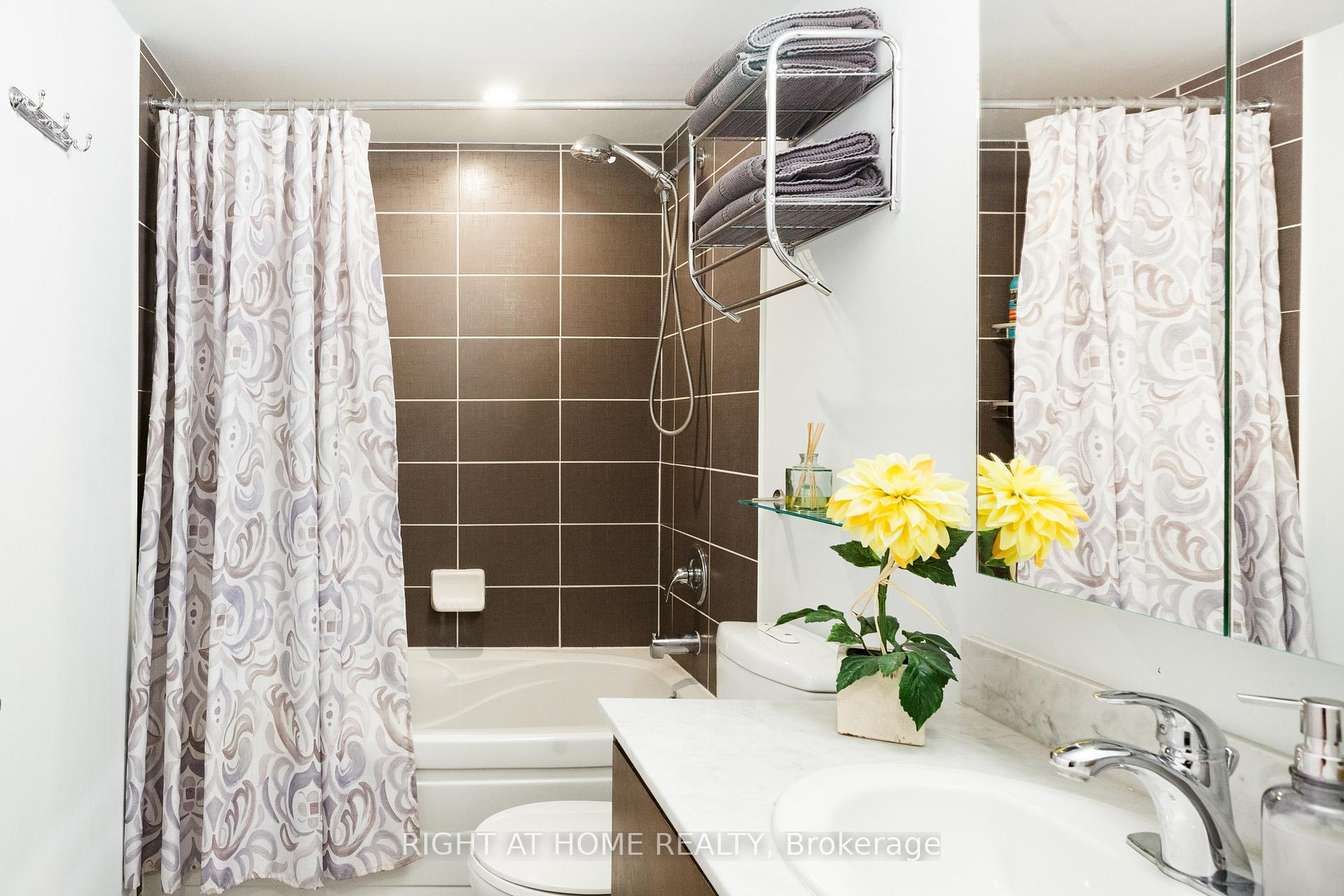 Photo 10 of Unit 319, 20 Blue Jays Way, Toronto, Waterfront Communities — HOMEH