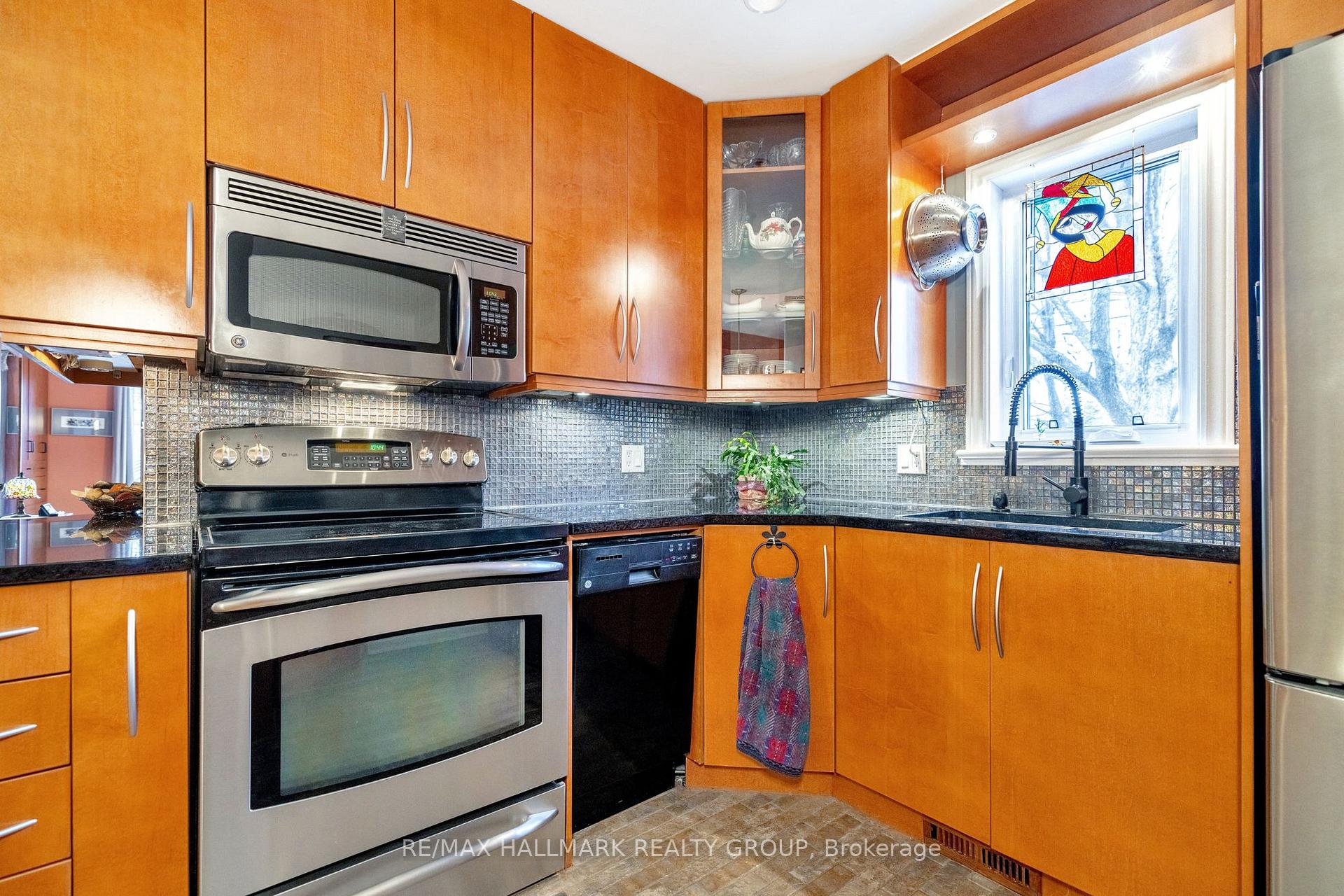 Photo 7 of 1580 Marley Crescent, Ottawa, Carson Grove — HOMEH
