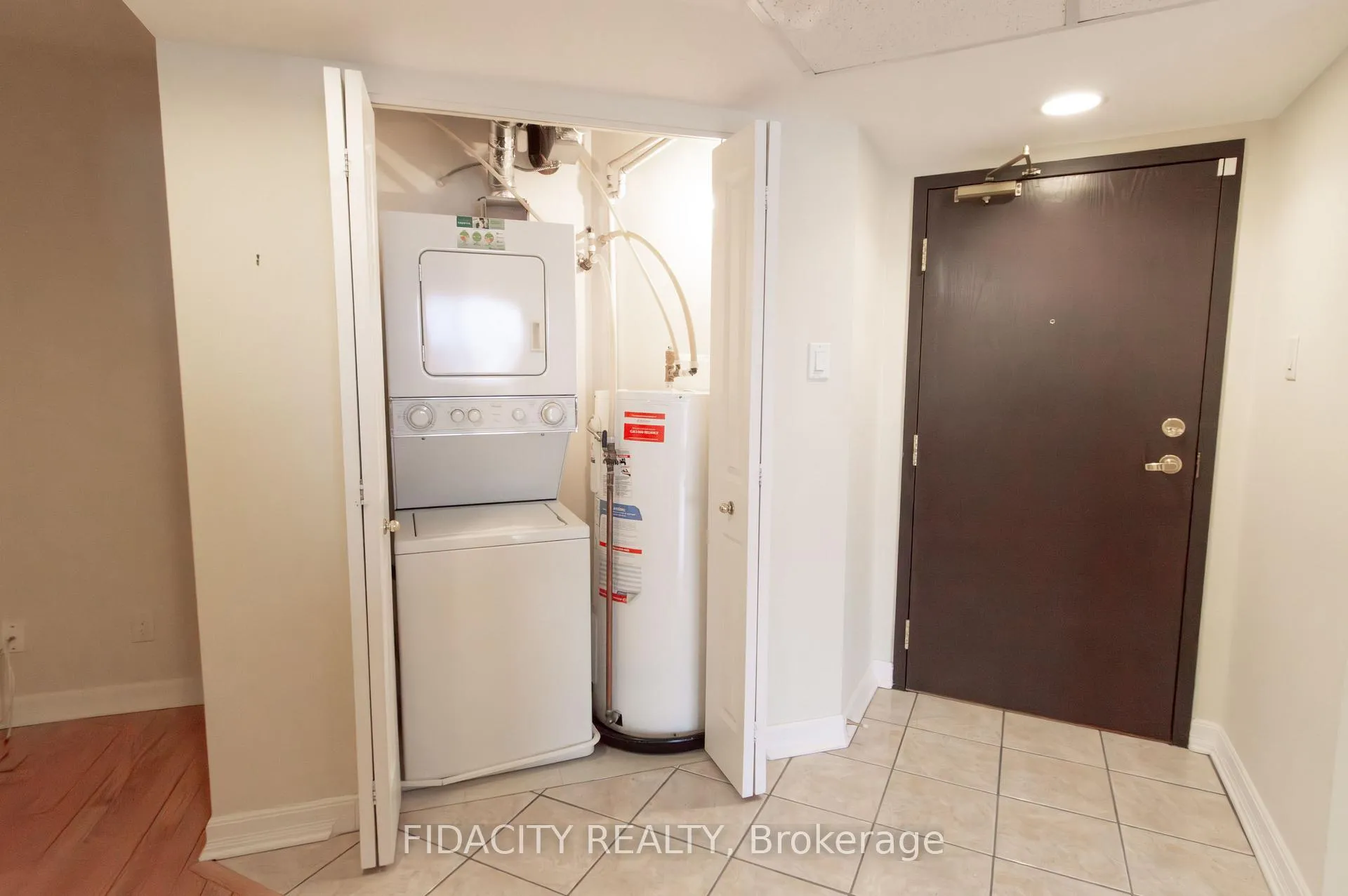Photo 3 of Unit 6E, 310 Central Park Drive, Ottawa, Central Park — HOMEH
