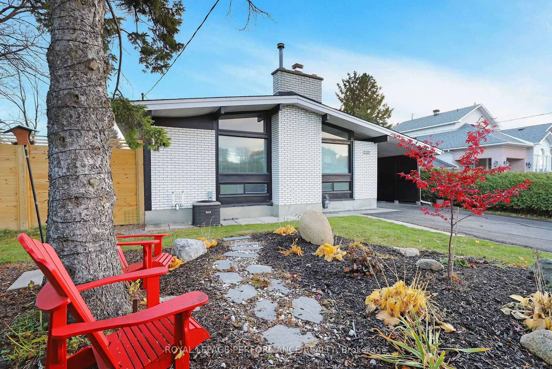 Photo 3 of 2320 Nerta Street, Ottawa, Hawthorne Meadows — HOMEH