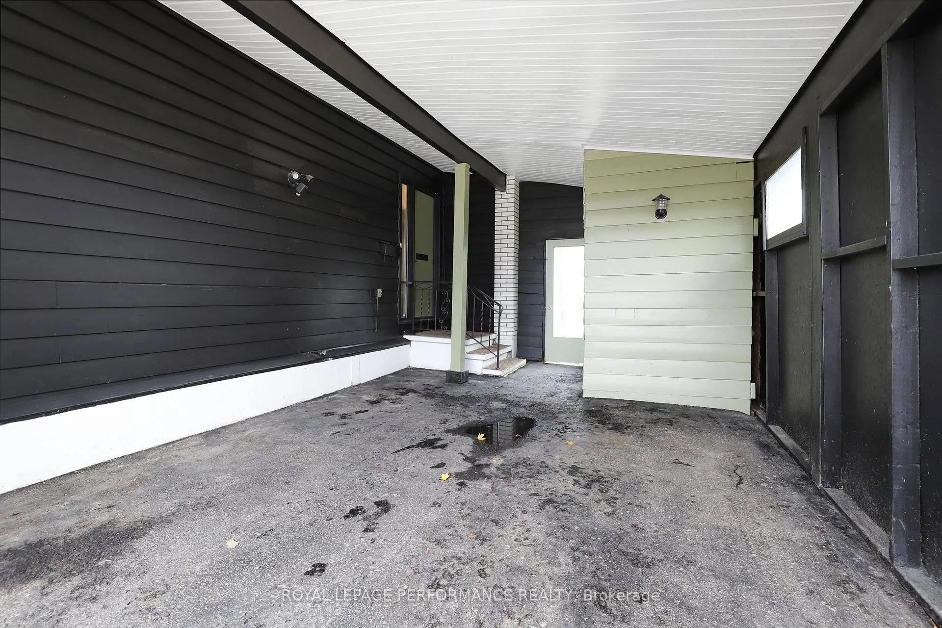Photo 5 of 2320 Nerta Street, Ottawa, Hawthorne Meadows — HOMEH
