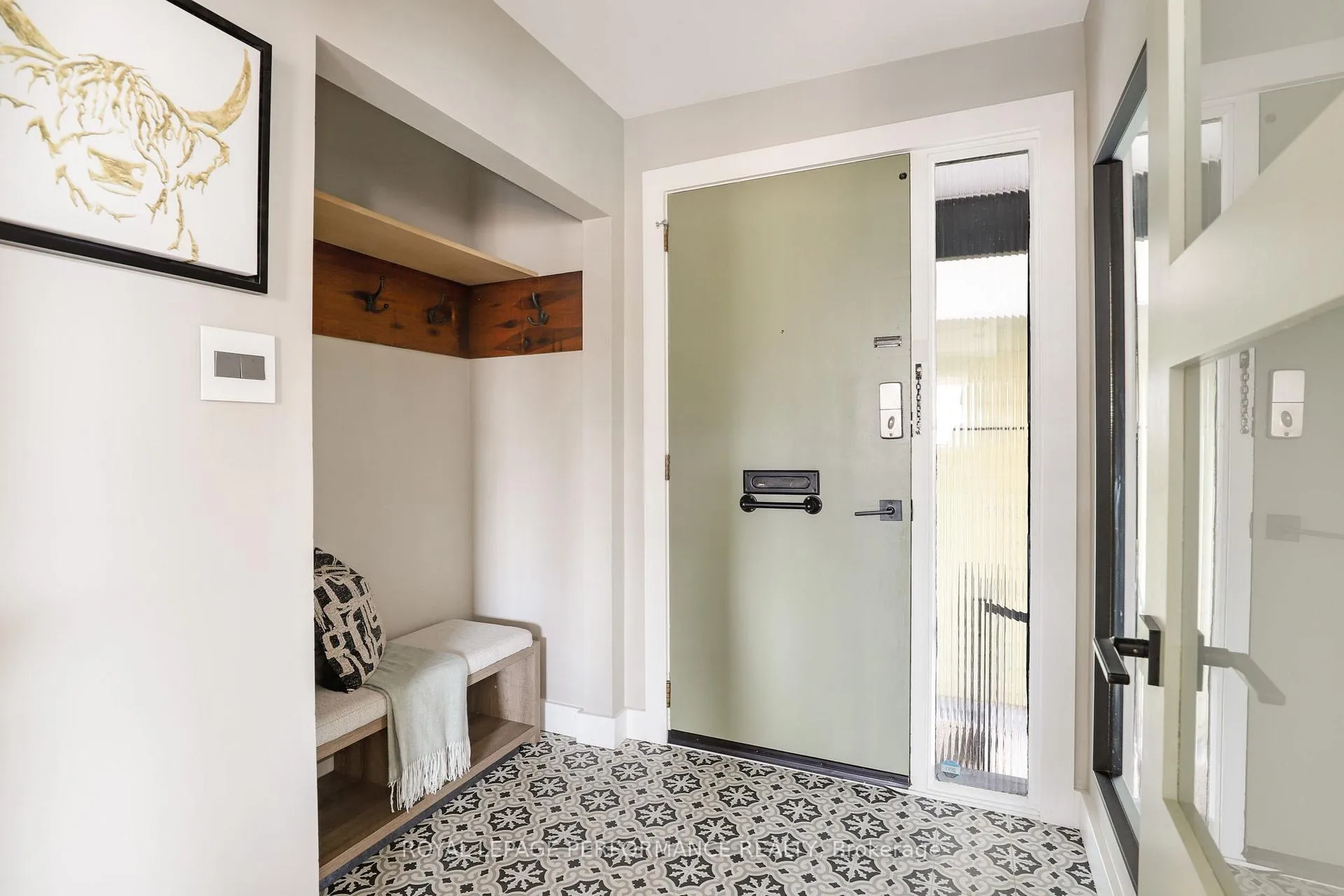 Photo 10 of 2320 Nerta Street, Ottawa, Hawthorne Meadows — HOMEH