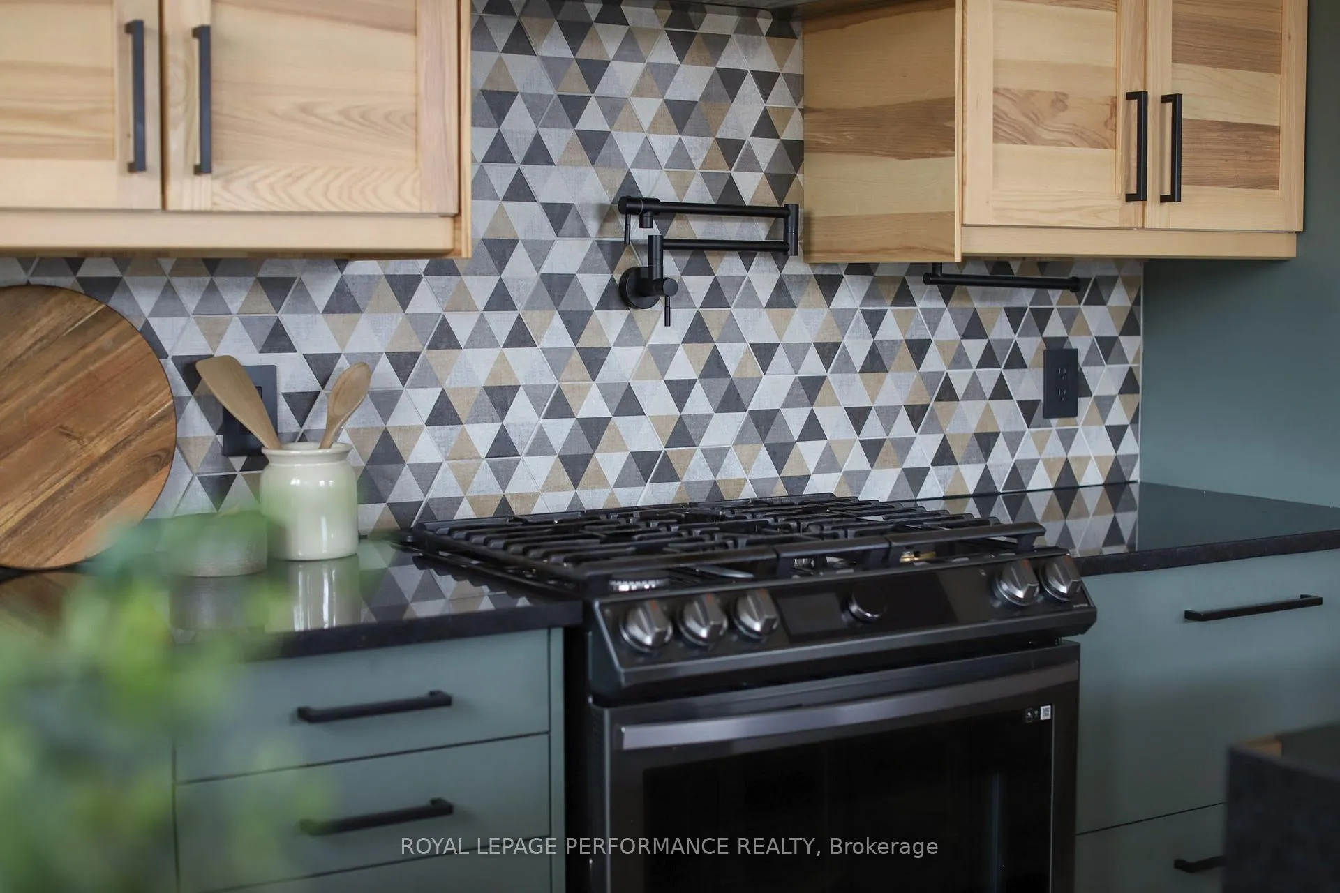 Photo 28 of 2320 Nerta Street, Ottawa, Hawthorne Meadows — HOMEH