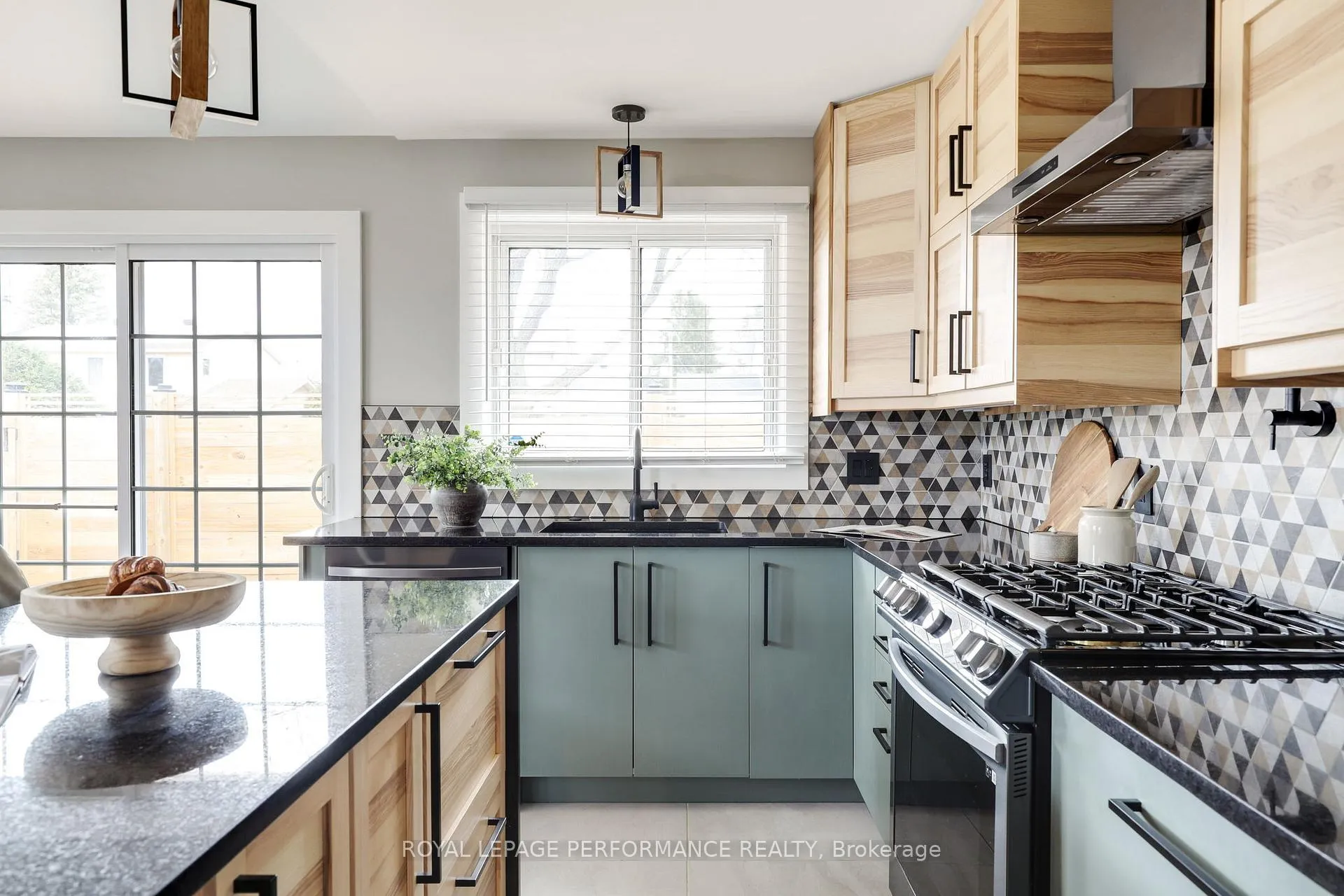 Photo 31 of 2320 Nerta Street, Ottawa, Hawthorne Meadows — HOMEH