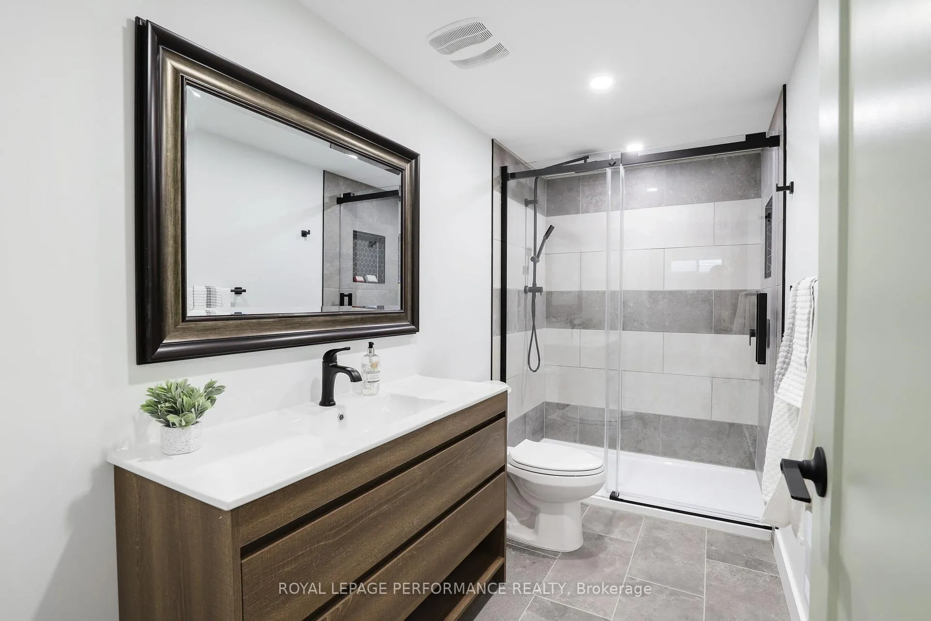 Photo 72 of 2320 Nerta Street, Ottawa, Hawthorne Meadows — HOMEH